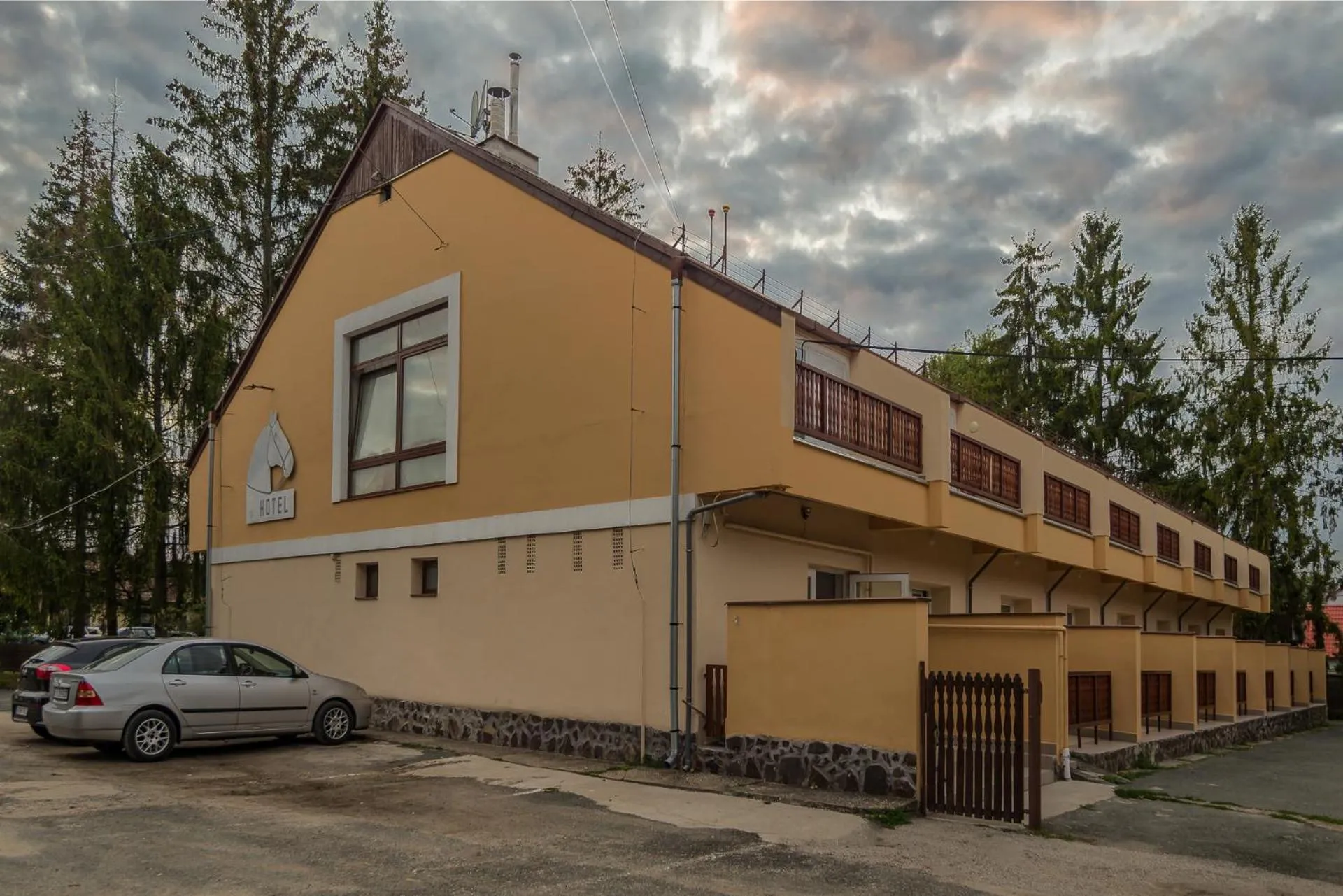 Property building in Lipicai Hotel és Étterem