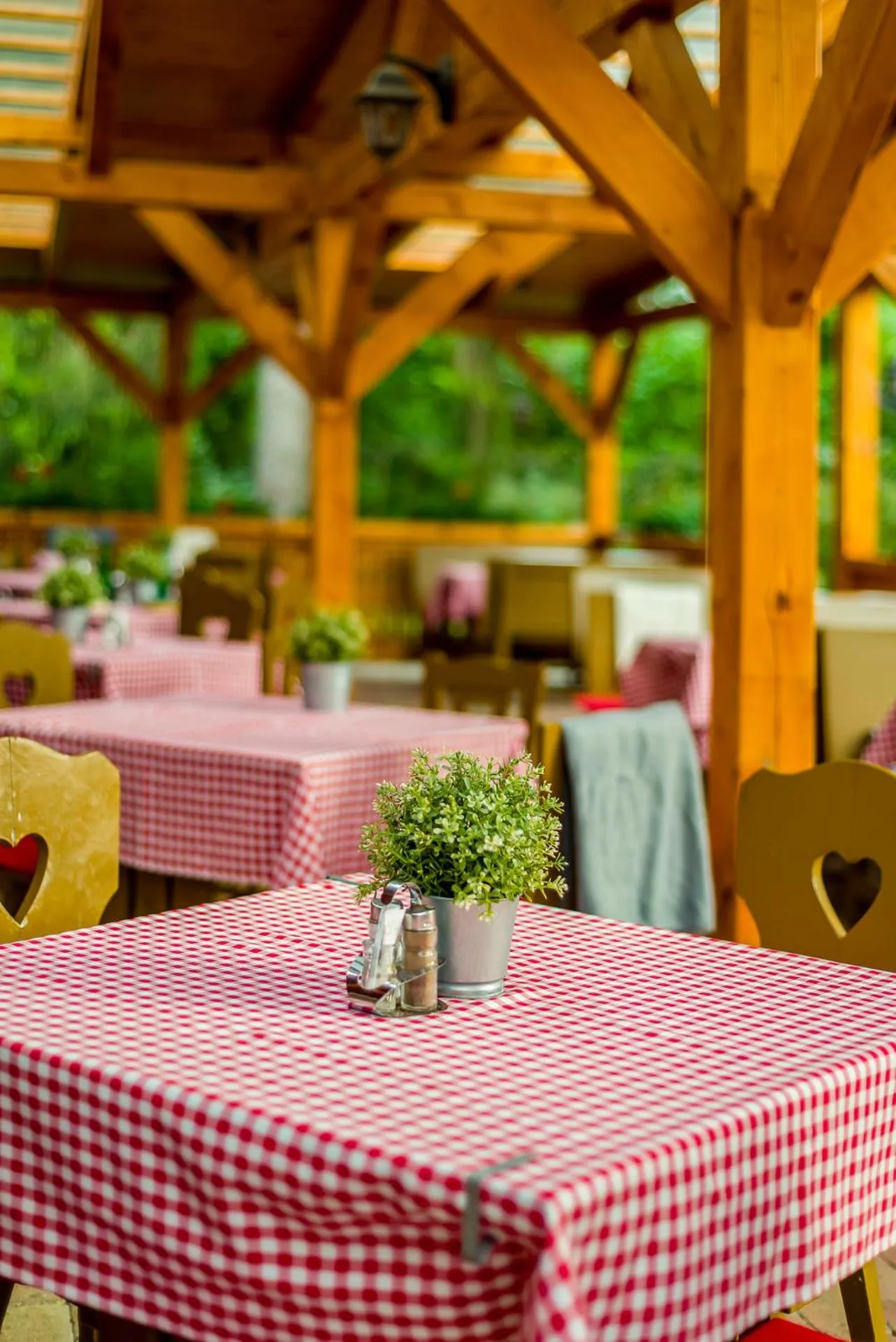 Restaurant/places to eat in Lipicai Hotel és Étterem