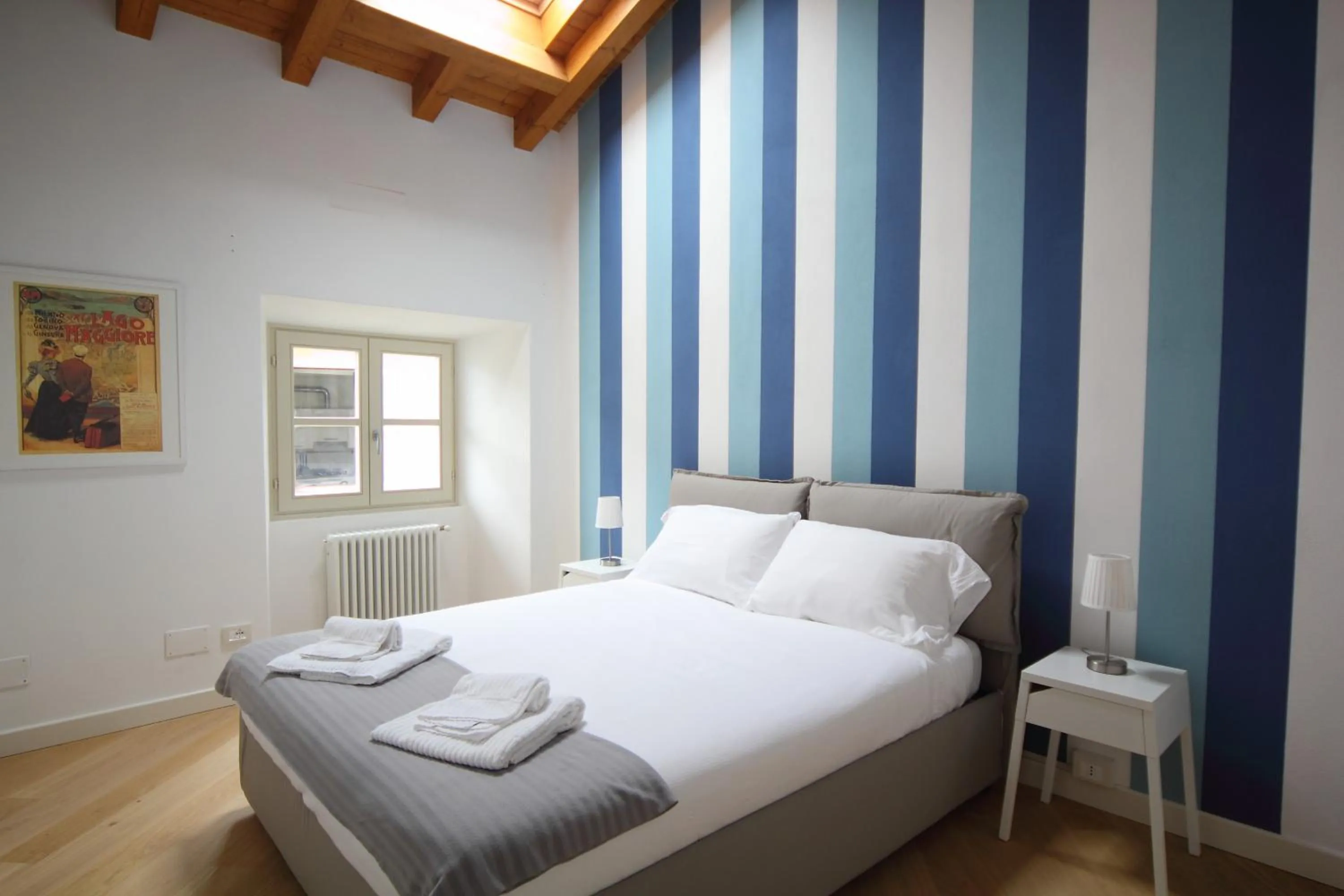 Bed in Verbania - Luxury Italy Apartments