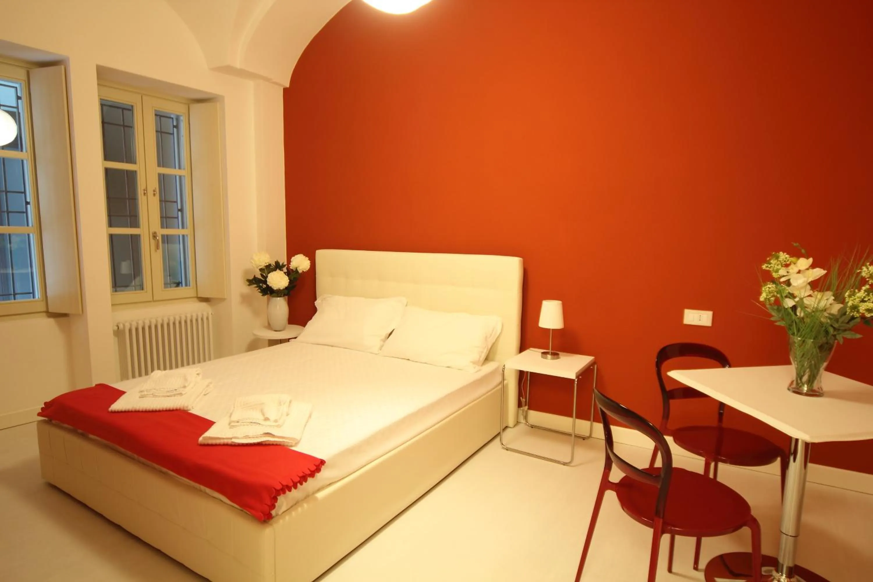 Bed in Verbania - Luxury Italy Apartments