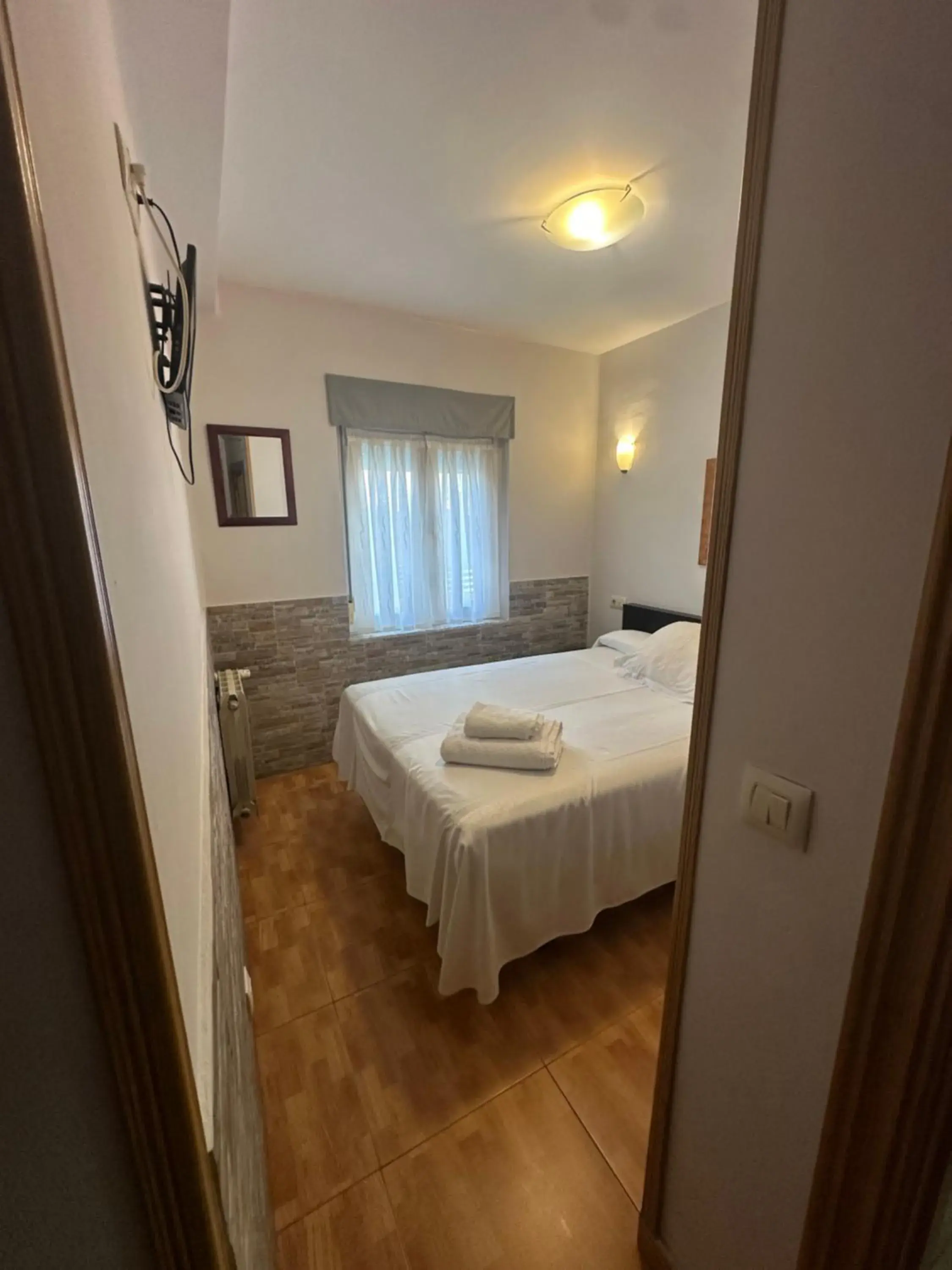 Single Room with Private Bathroom in Pensión Serafín Single Room with Private Bathroom in Pensión Serafín