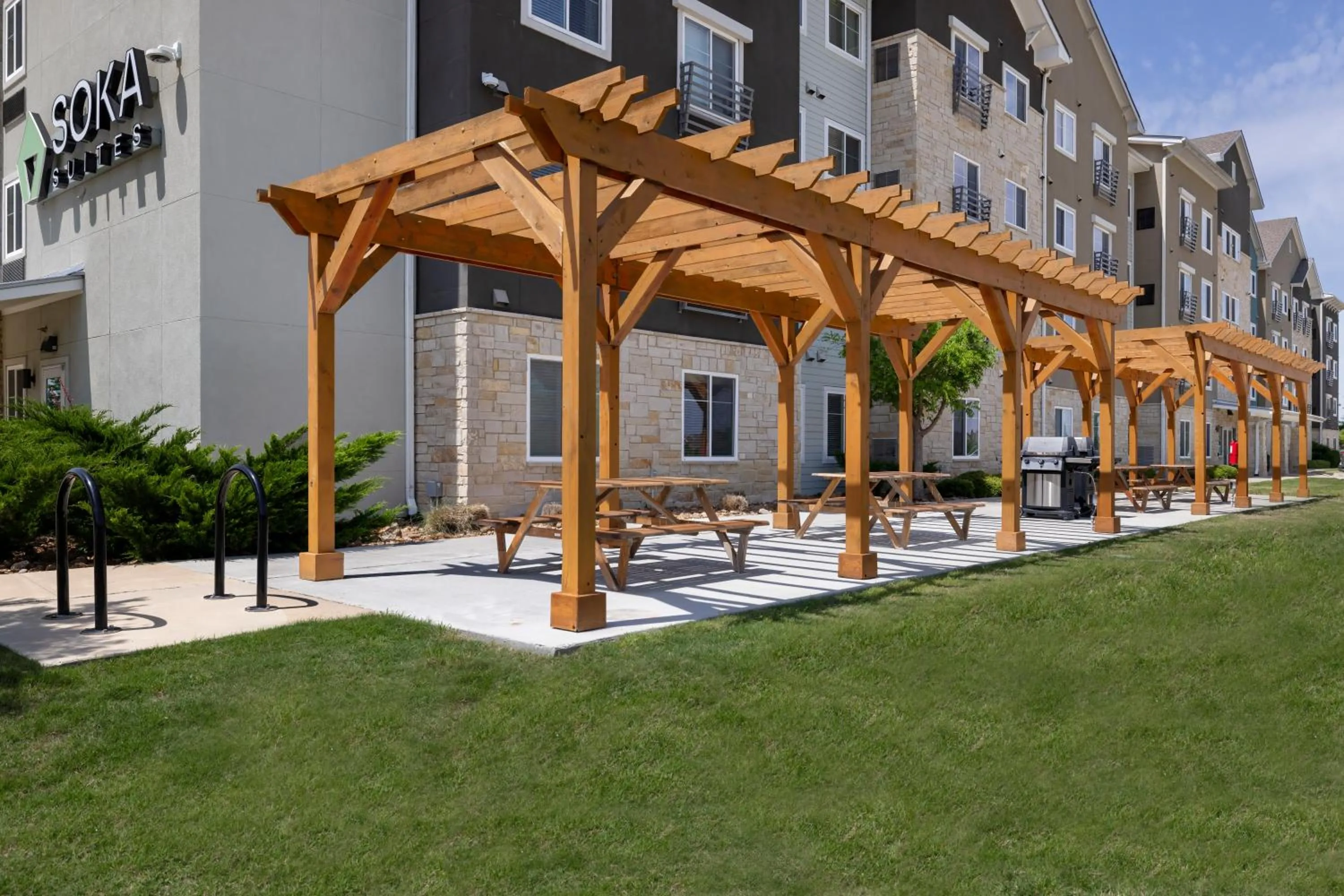 BBQ facilities in Soka Suites Dallas - Las Colinas