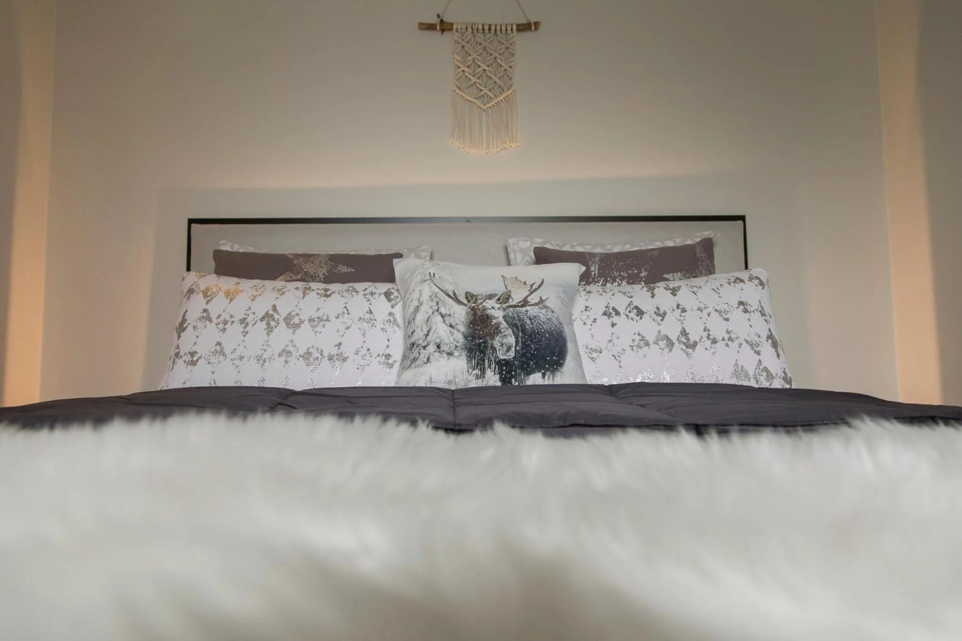 Bed in Vasko luxurious suites, Nouka