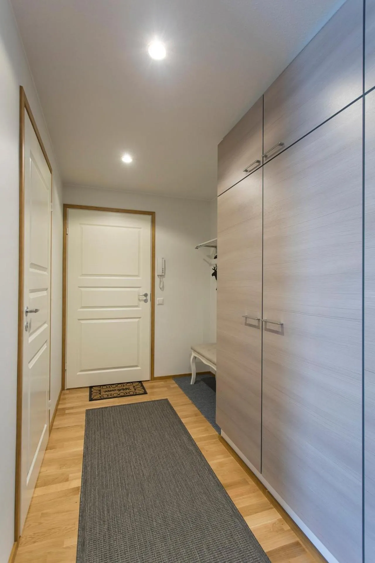 Vasko luxurious suites, Nouka