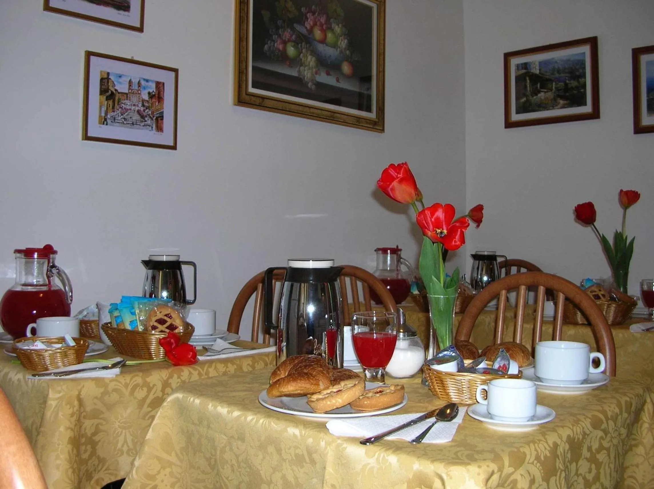 Restaurant/places to eat in Emanuela Guest House