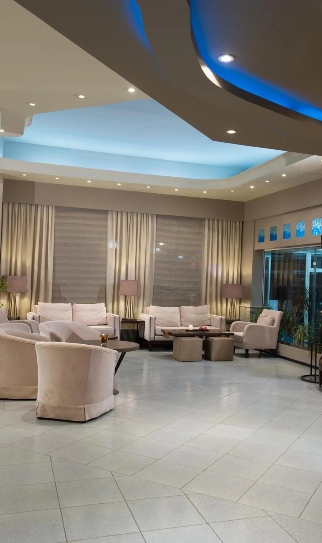 Communal lounge/ TV room in Aliakmon Hotel