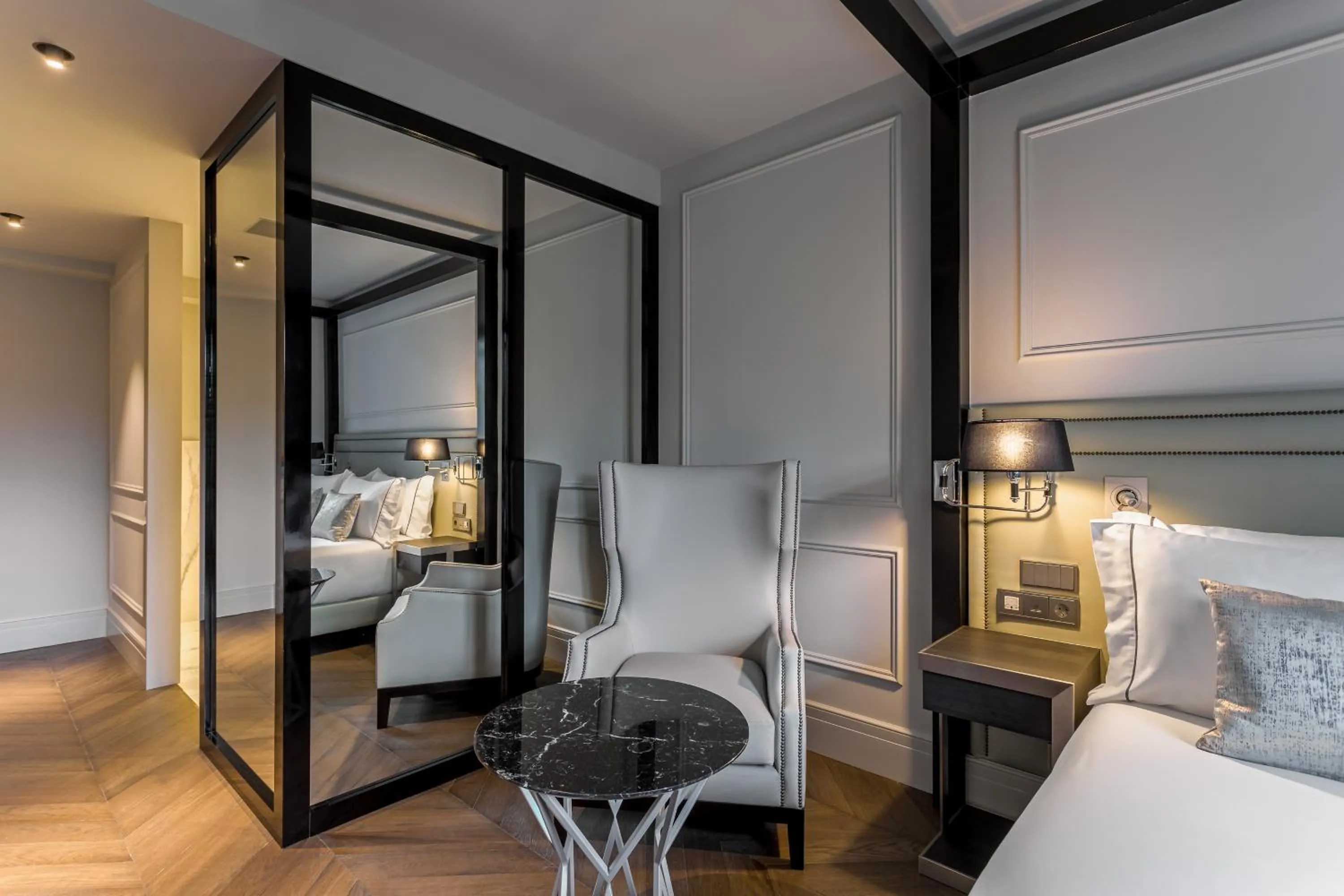 Seating area, Bed in Room Mate Collection Gorka, San Sebastián