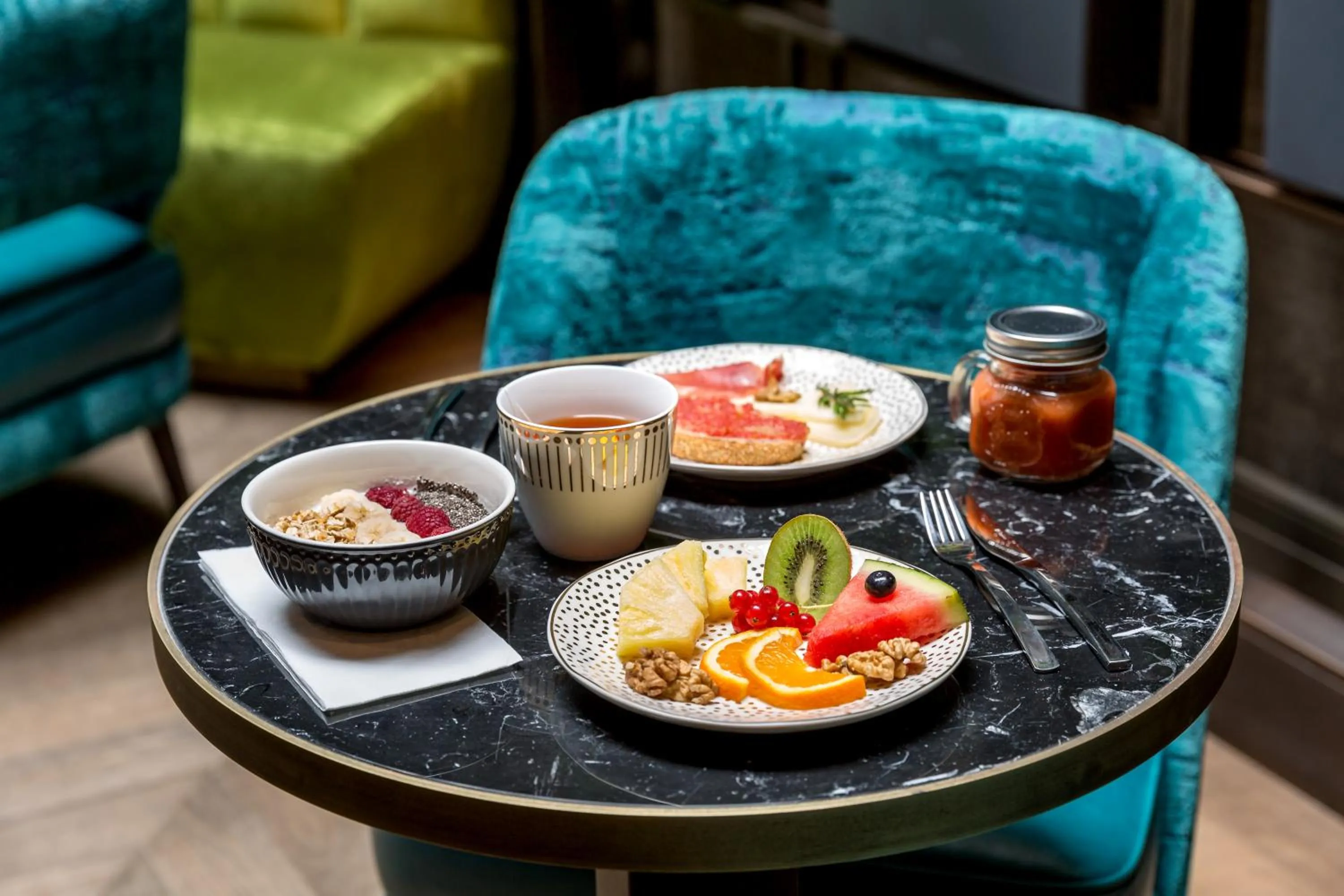 Restaurant/places to eat in Room Mate Collection Gorka, San Sebastián