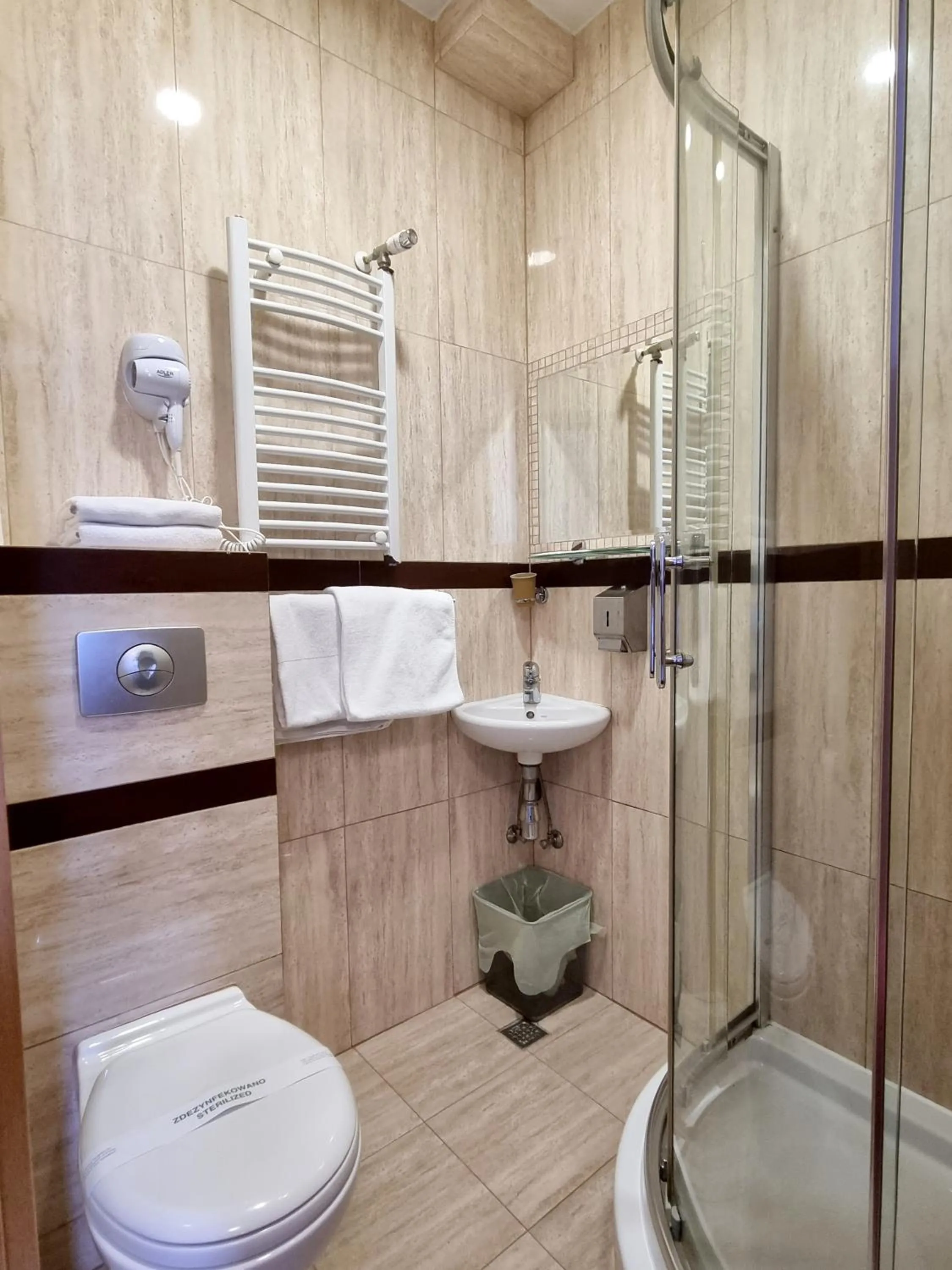 Shower in Hotel Orbita