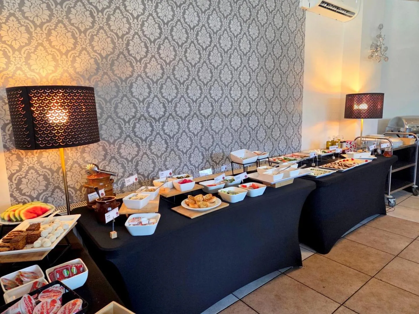 Restaurant/places to eat in Hotel Orbita