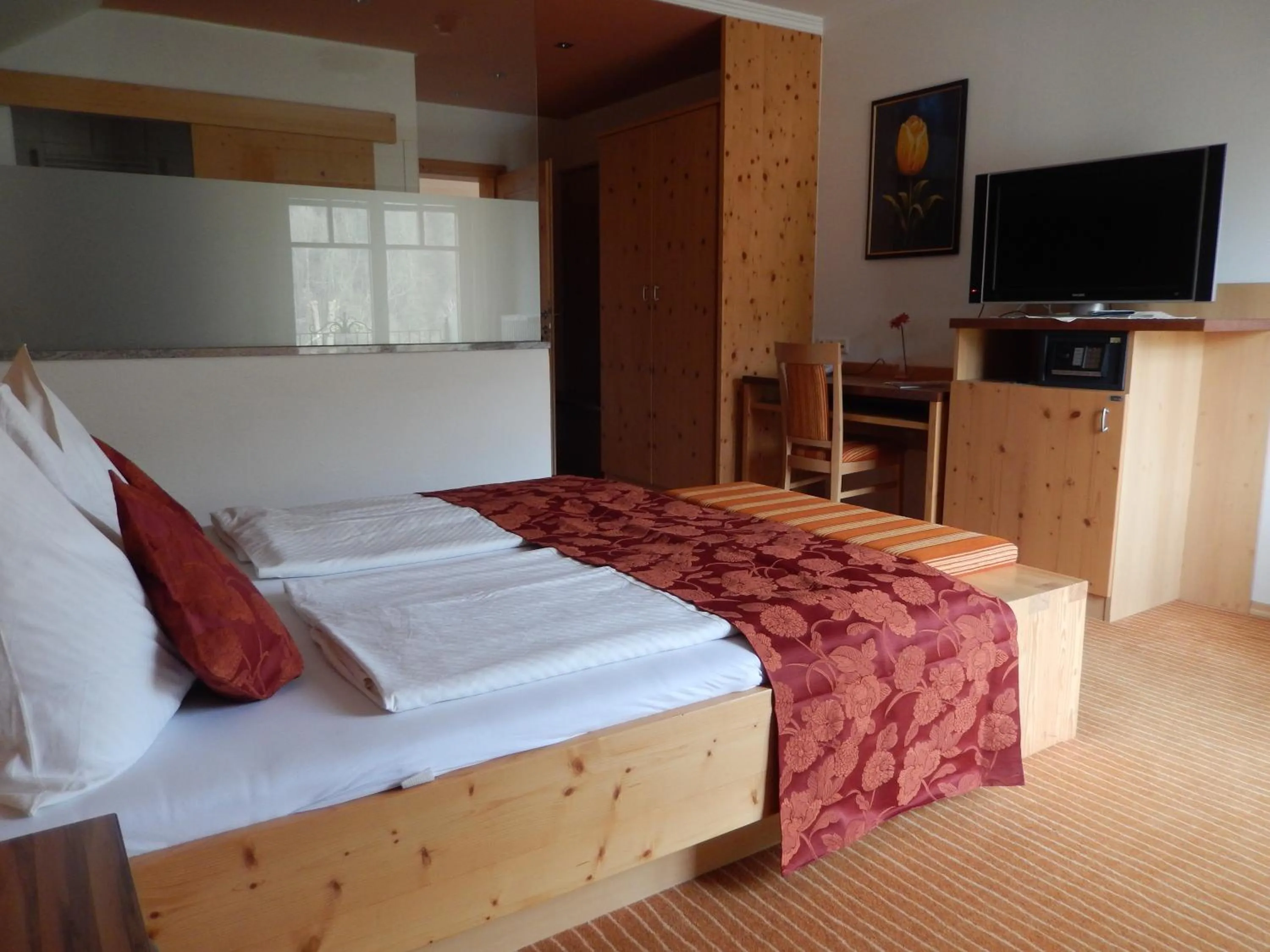 Photo of the whole room, Bed in Landhotel Mariensäule