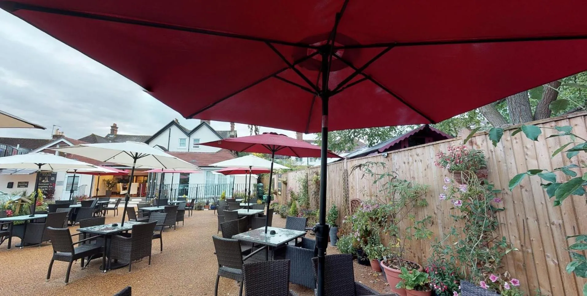 Garden in The Castle Inn Hotel Bramber