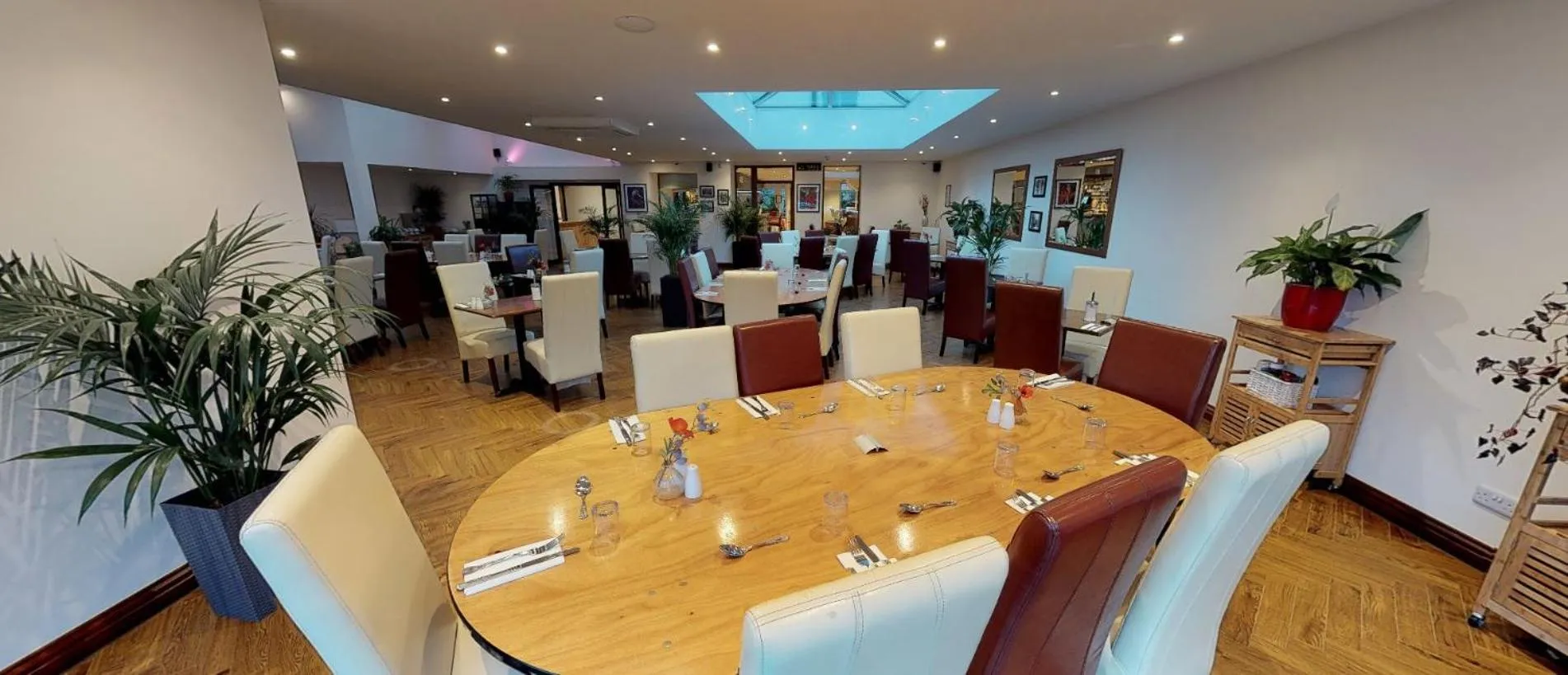 Dining area in The Castle Inn Hotel Bramber