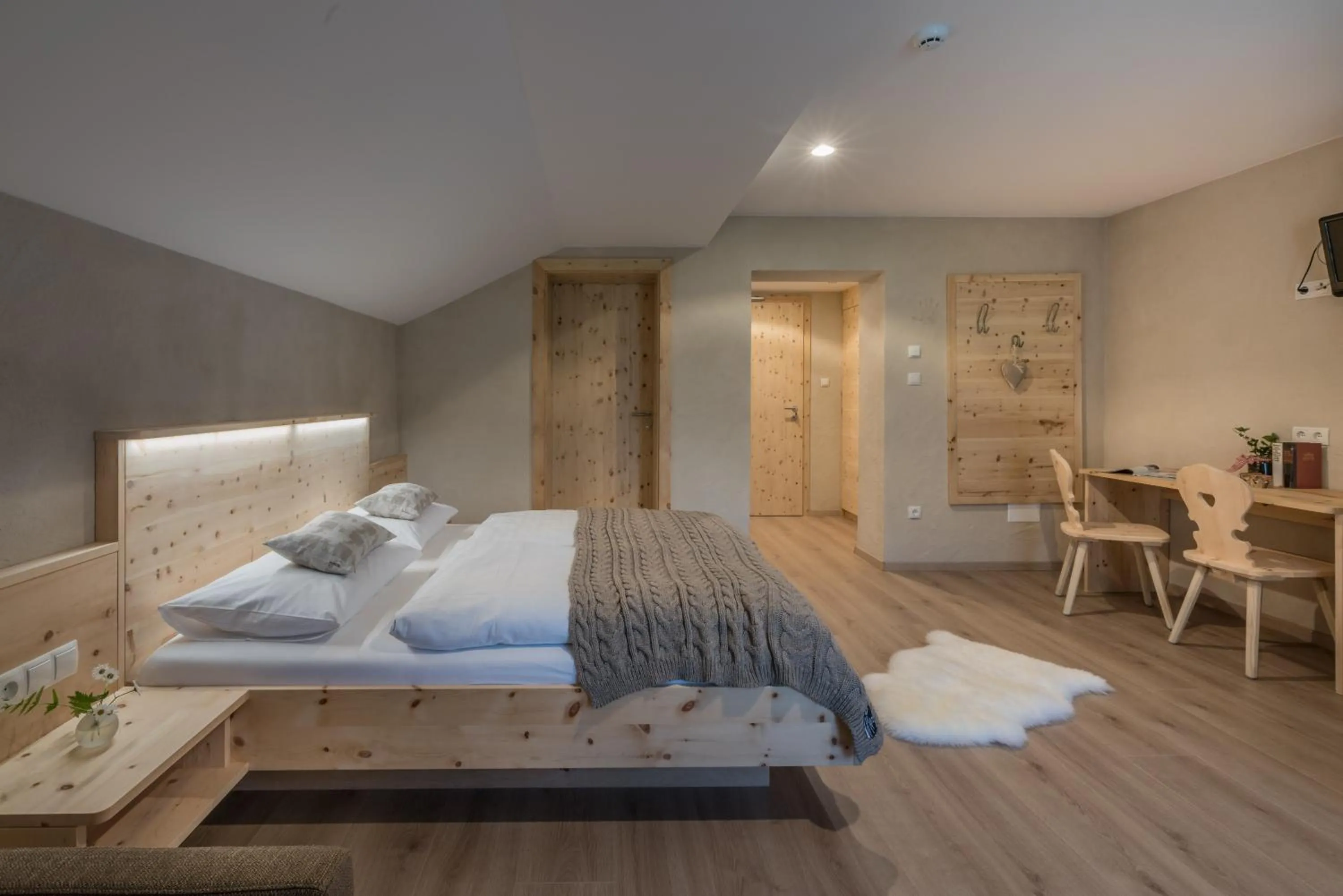 Bedroom, Bed in Hotel Alpenrast