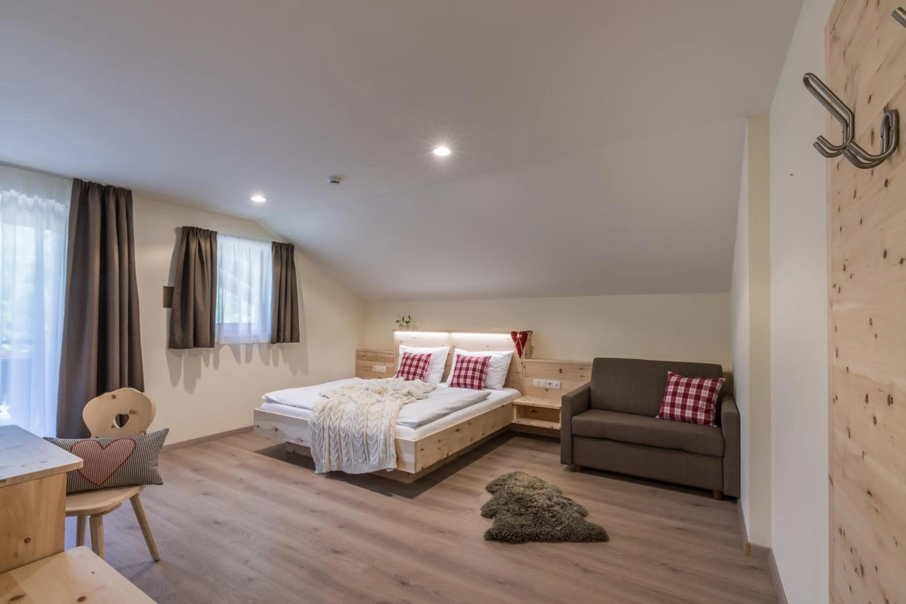 Bedroom, Bed in Hotel Alpenrast