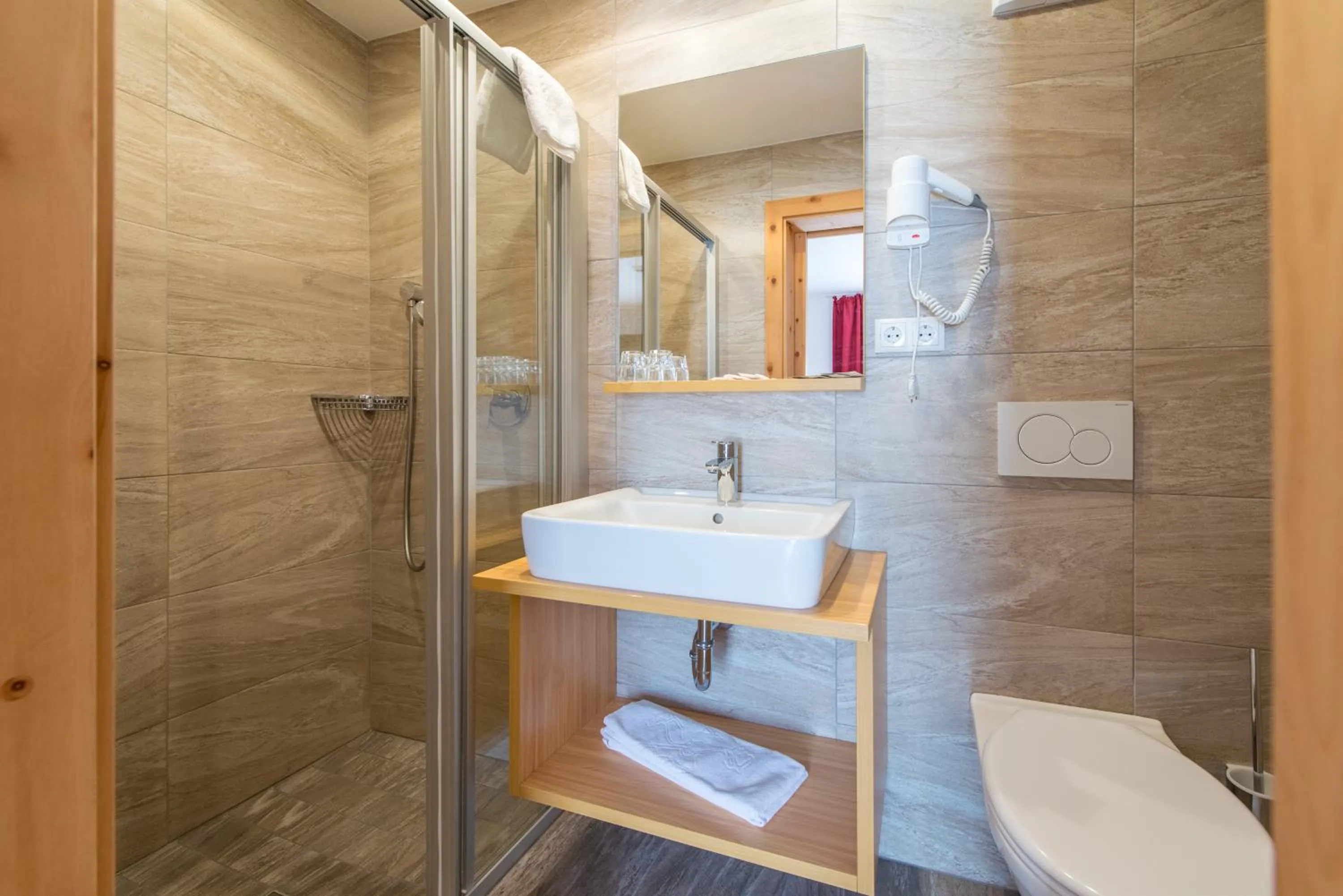 Bathroom in Hotel Alpenrast