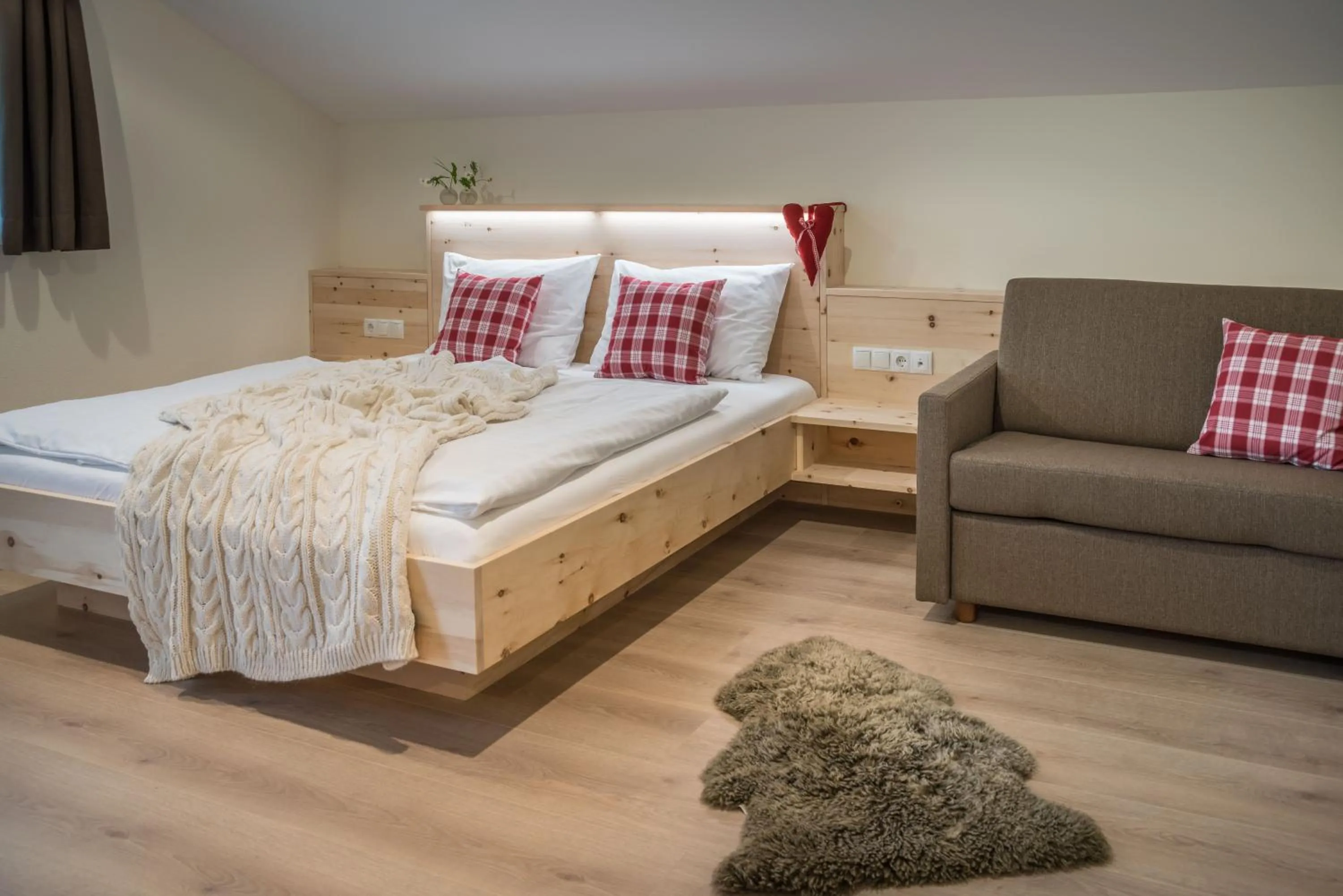 Bedroom, Bed in Hotel Alpenrast