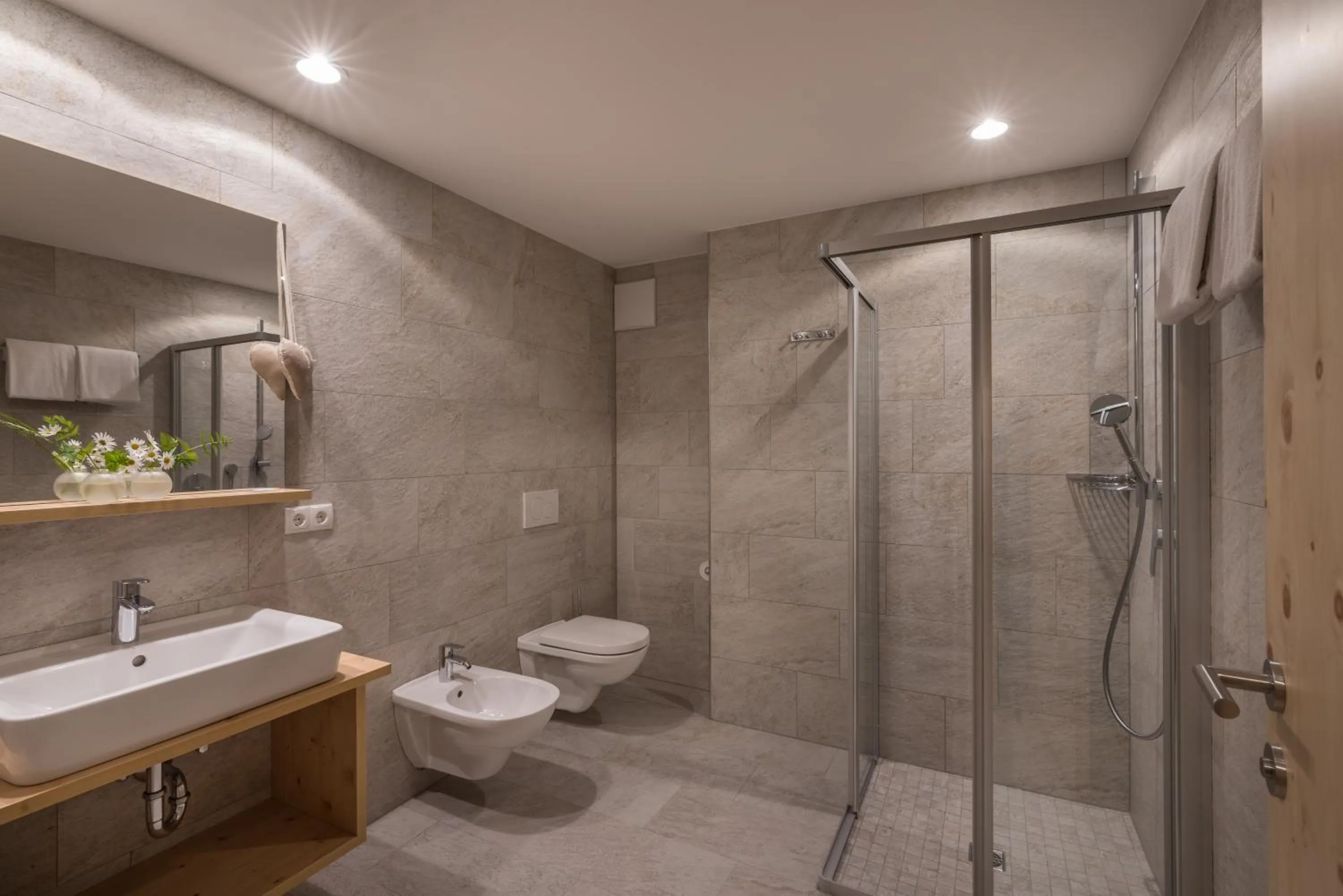 Shower in Hotel Alpenrast