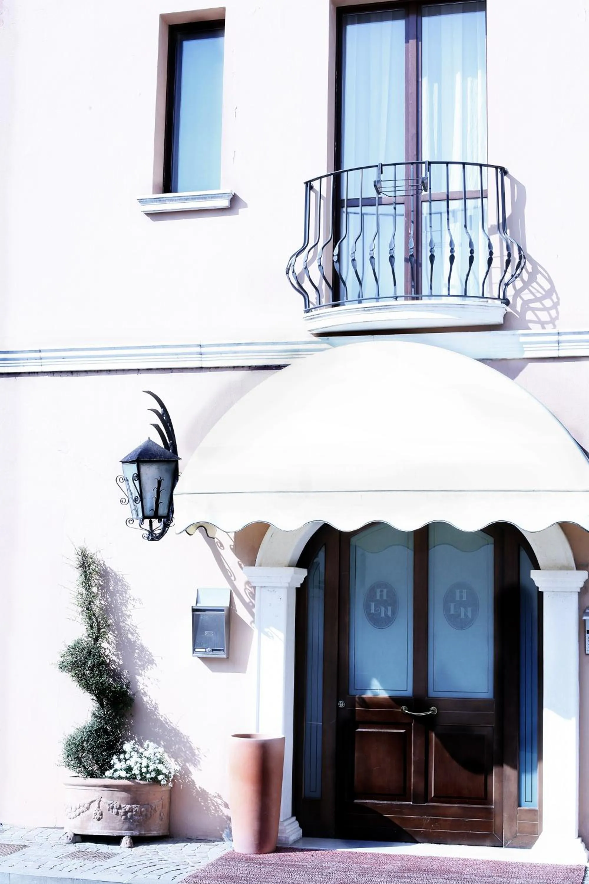 Facade/entrance in Alla Nave