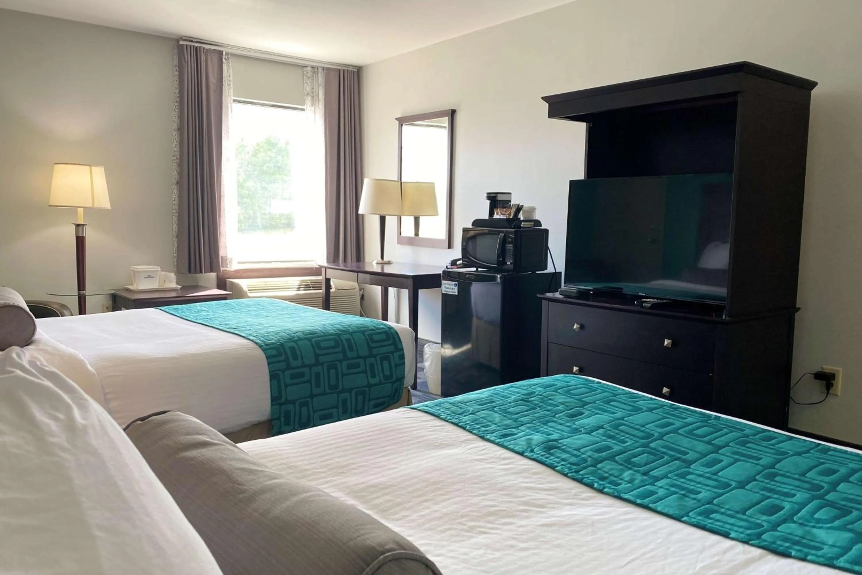 Photo of the whole room, Bed in Travelodge by Wyndham Miramichi New Brunswick