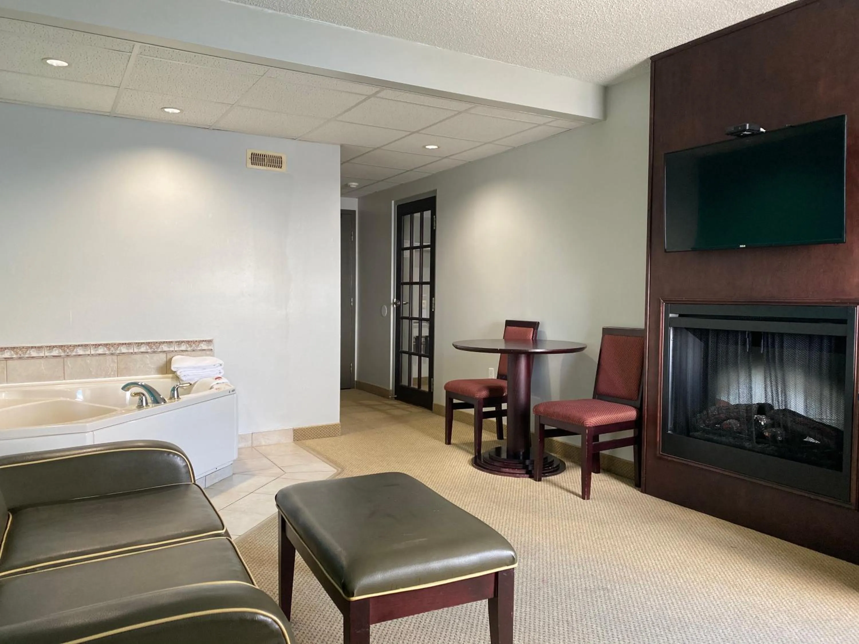 Bed in Travelodge by Wyndham Miramichi New Brunswick