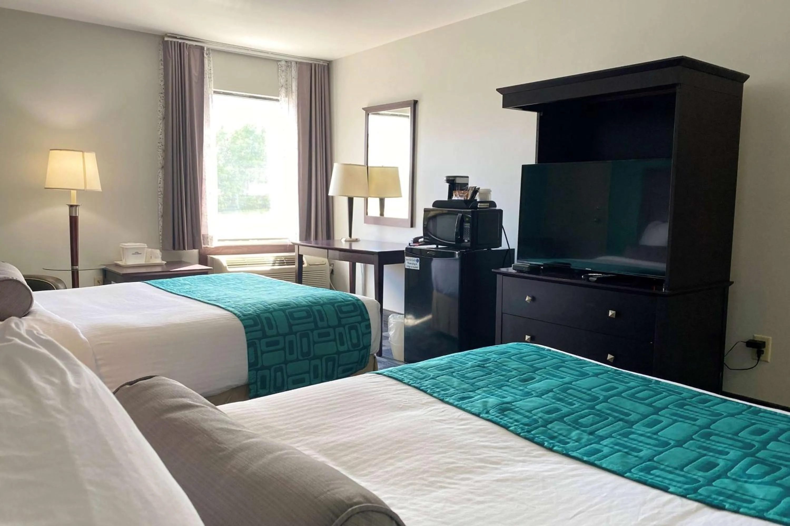 Photo of the whole room, Bed in Travelodge by Wyndham Miramichi New Brunswick