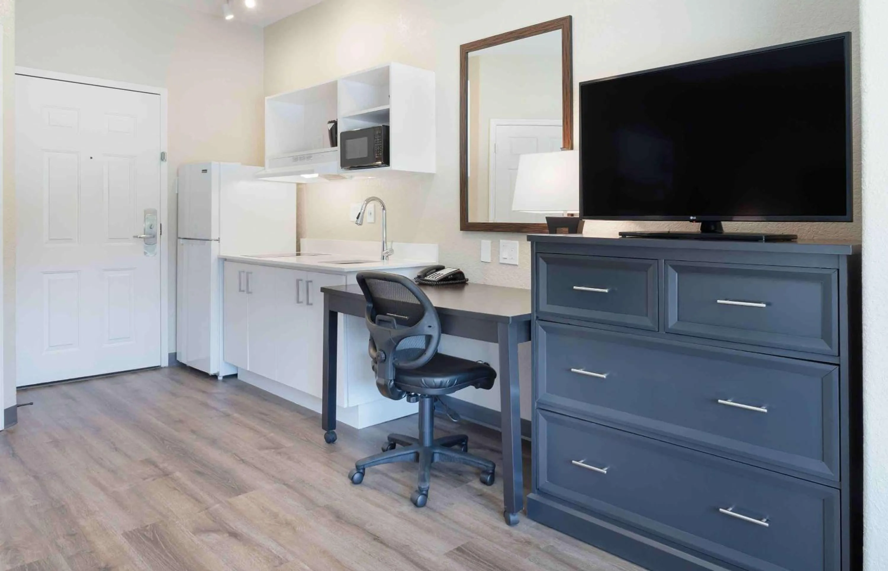 Bedroom in Extended Stay America Suites - Baytown