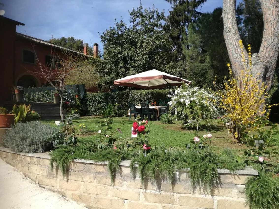 Garden in Vigna dell'Agrifoglio Home Residence di Eugenio Azzolini