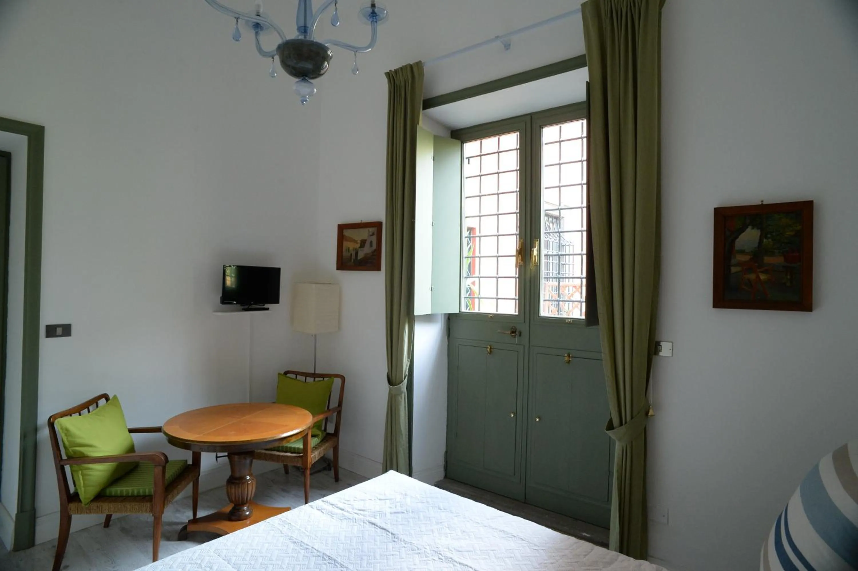 Photo of the whole room, Bed in Vigna dell'Agrifoglio Home Residence di Eugenio Azzolini