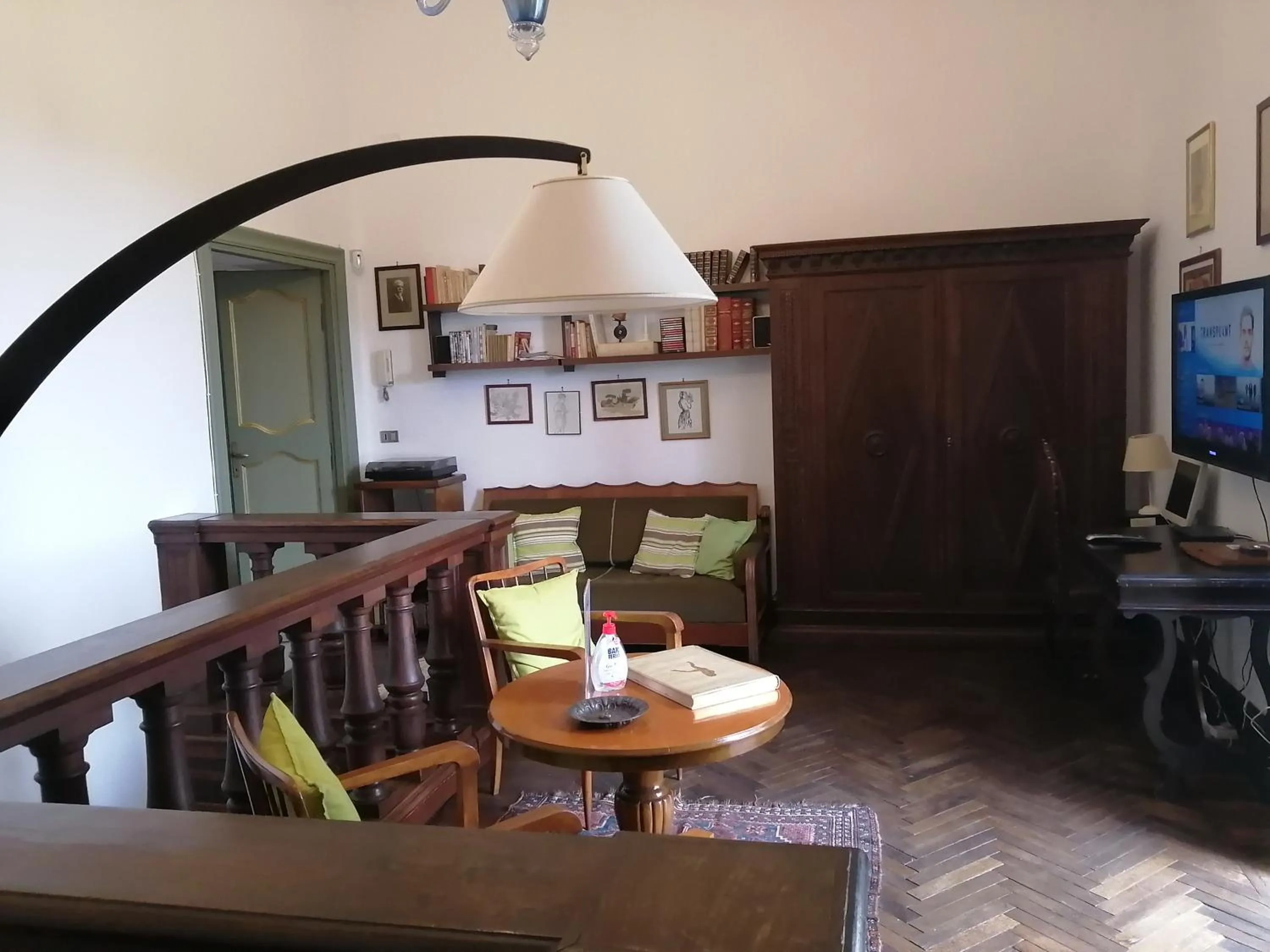 Communal lounge/ TV room in Vigna dell'Agrifoglio Home Residence di Eugenio Azzolini