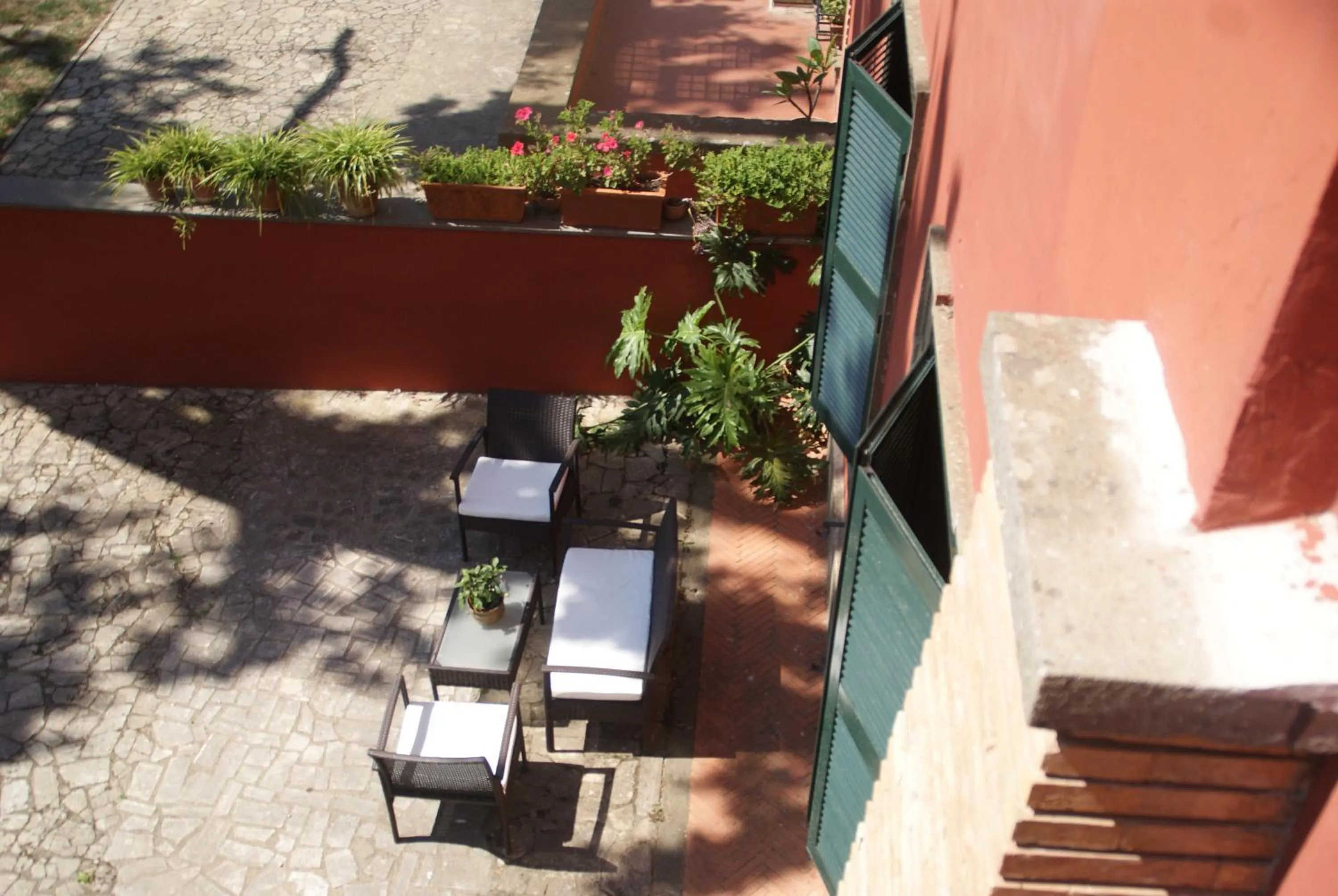 Facade/entrance in Vigna dell'Agrifoglio Home Residence di Eugenio Azzolini