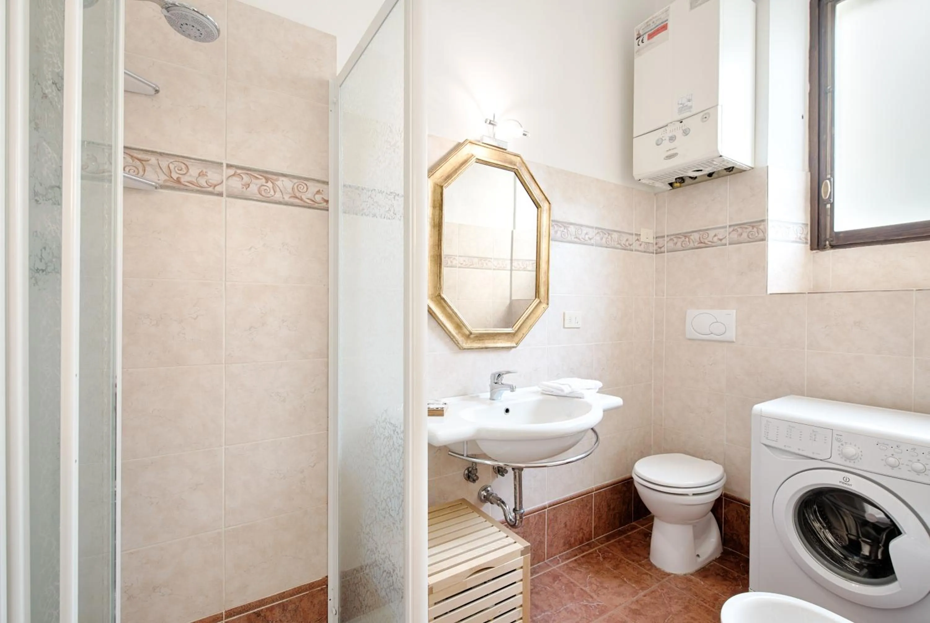 Bathroom in Corte al Duomo by Mmega