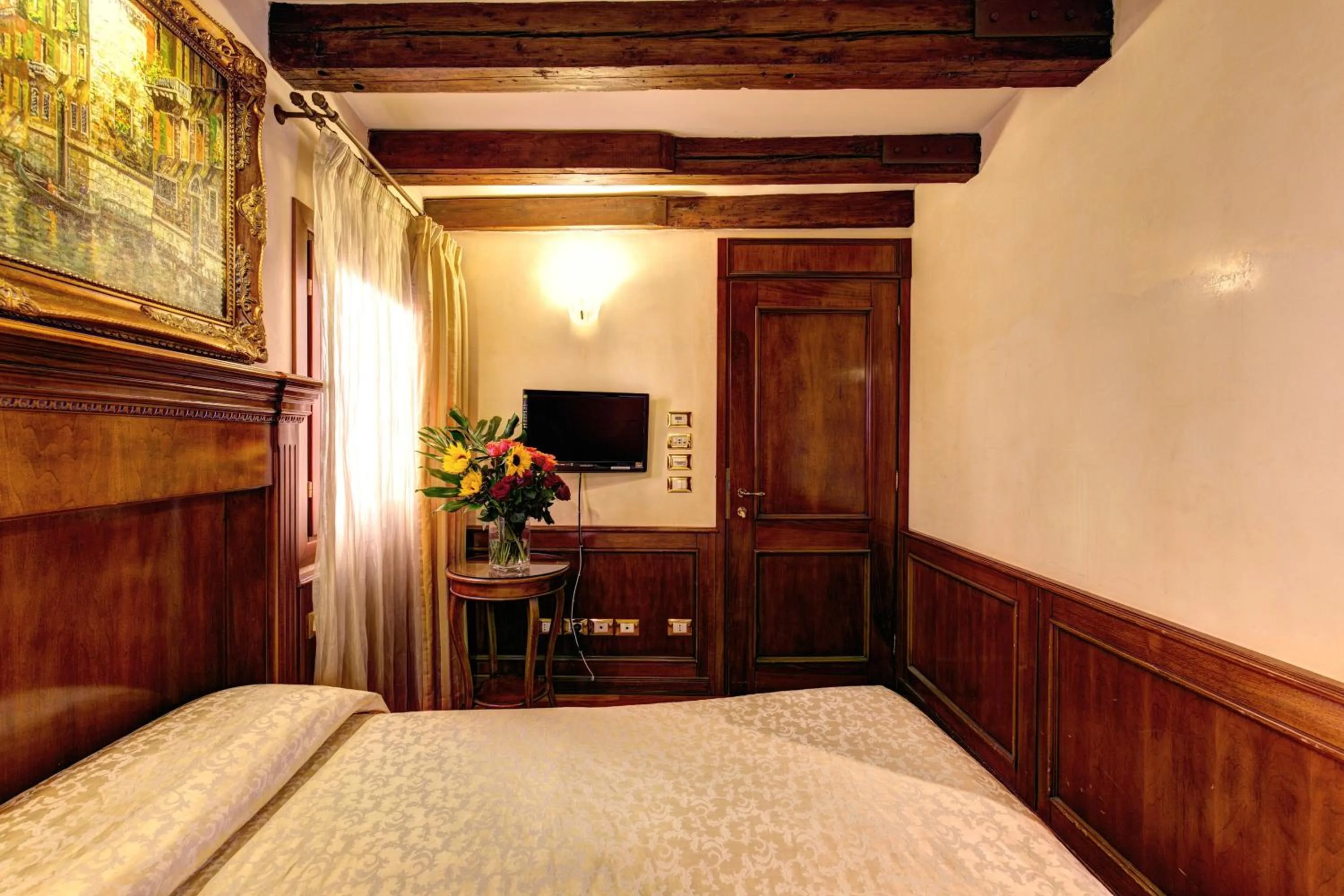 Bedroom, Bed in Palazzo La Scala