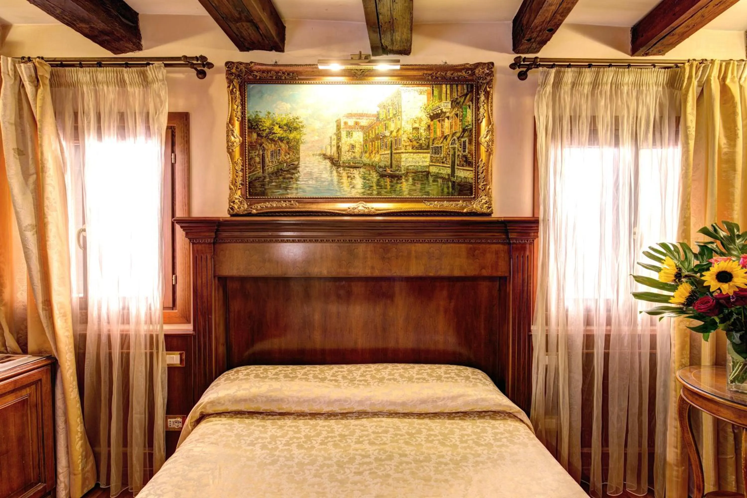 Photo of the whole room, Bed in Palazzo La Scala