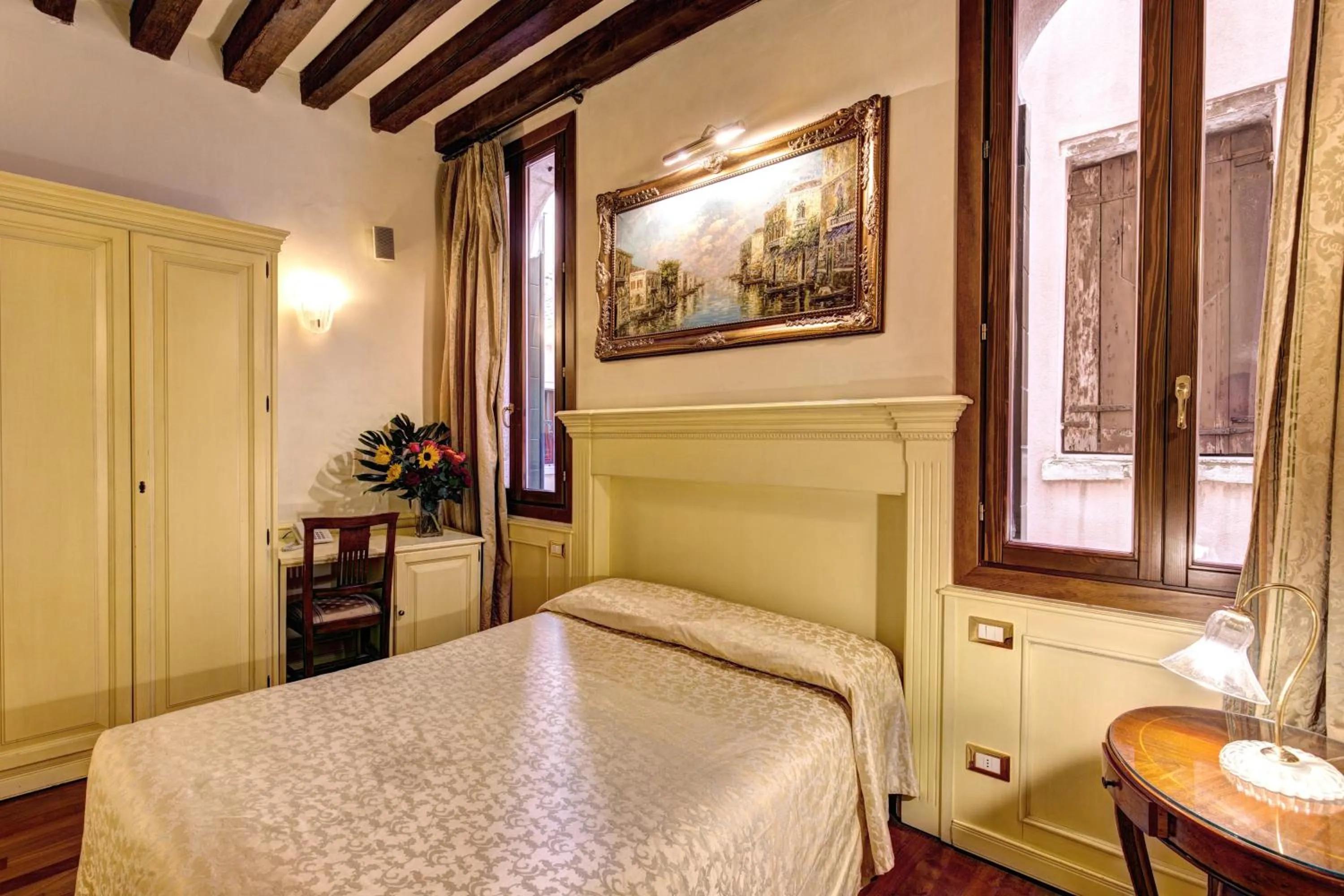 Bedroom, Bed in Palazzo La Scala