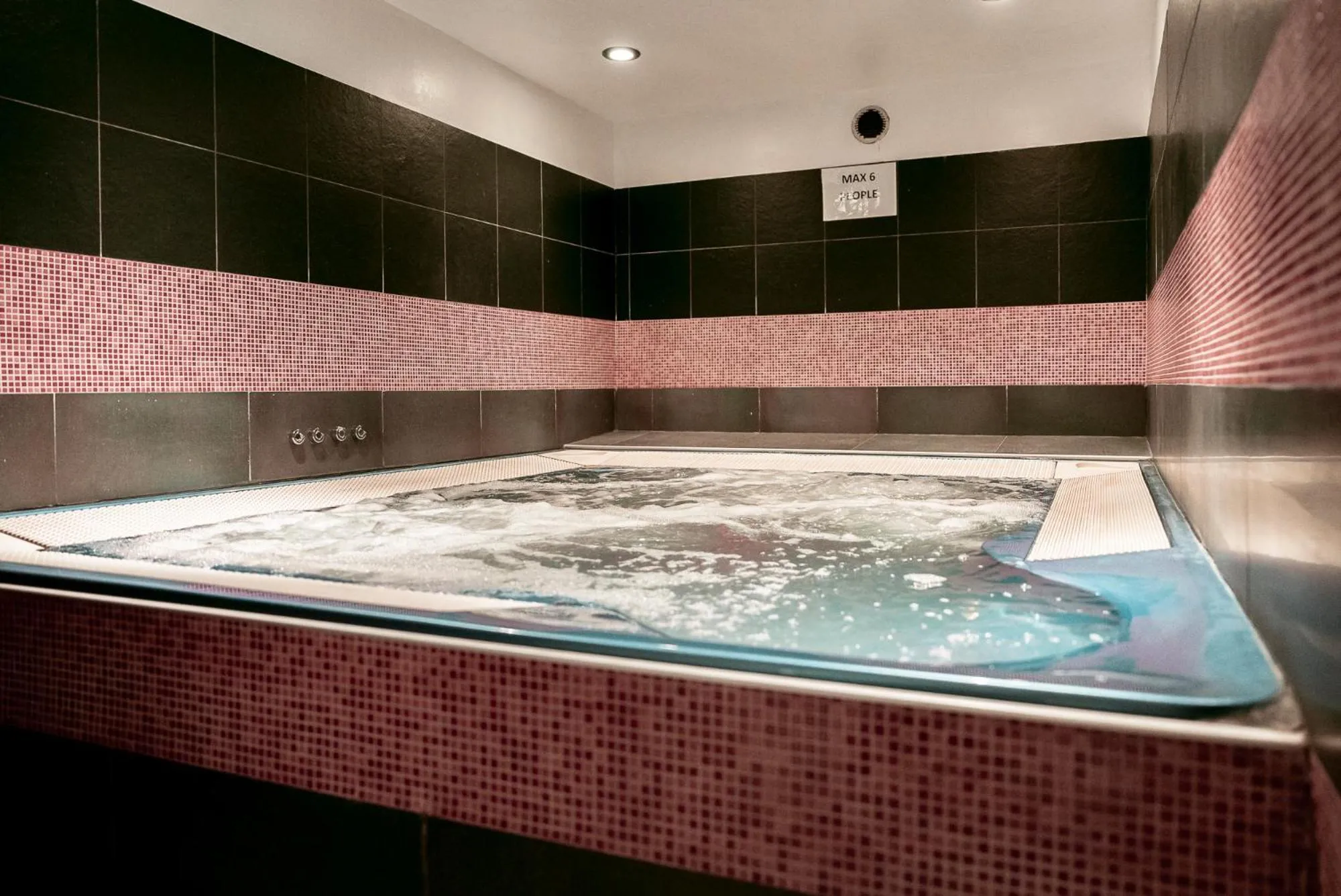 Hot Tub in Villaggio Olimpico