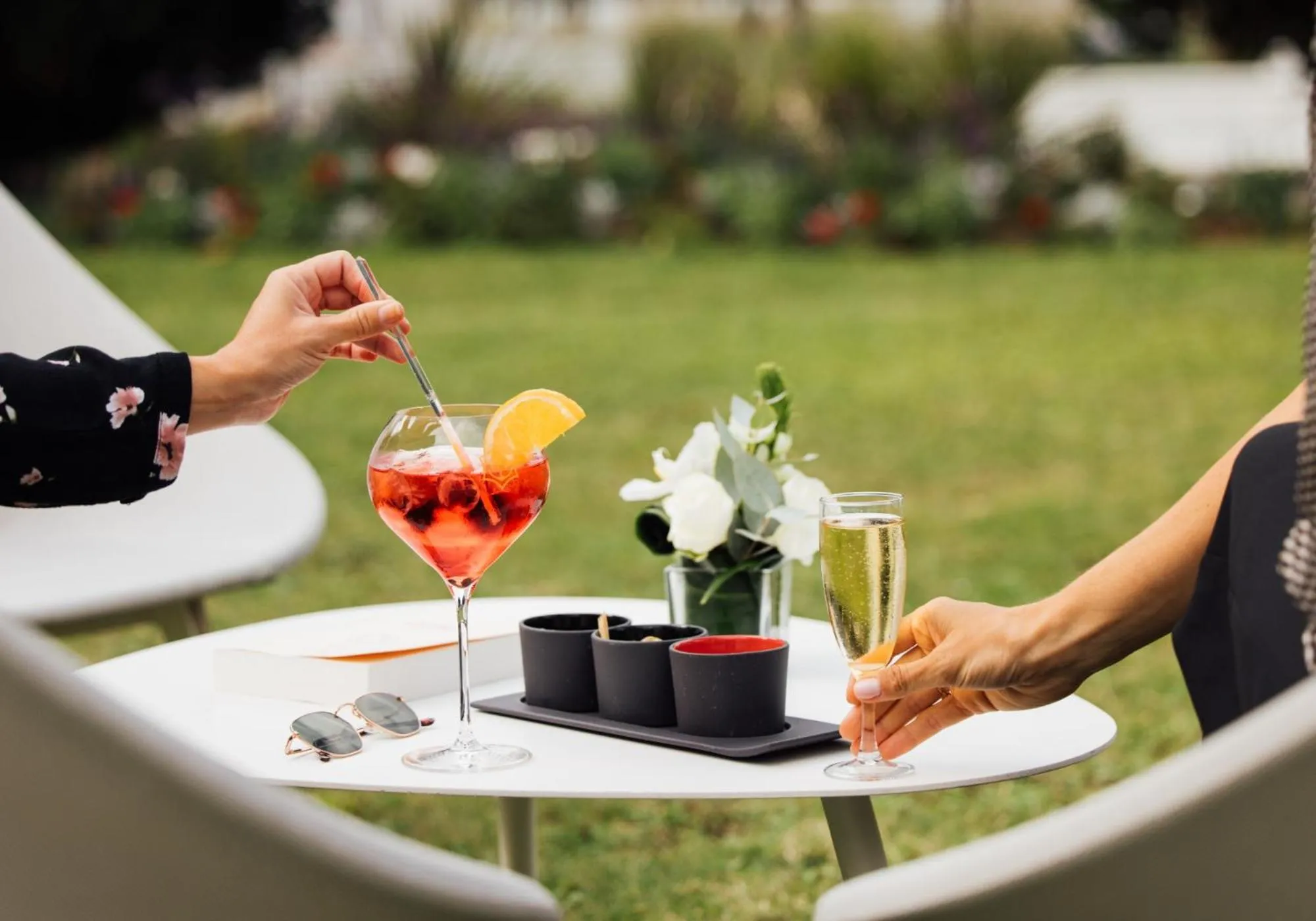 Lounge or bar in Hôtel Barrière le Grand Hôtel Enghien-les-Bains