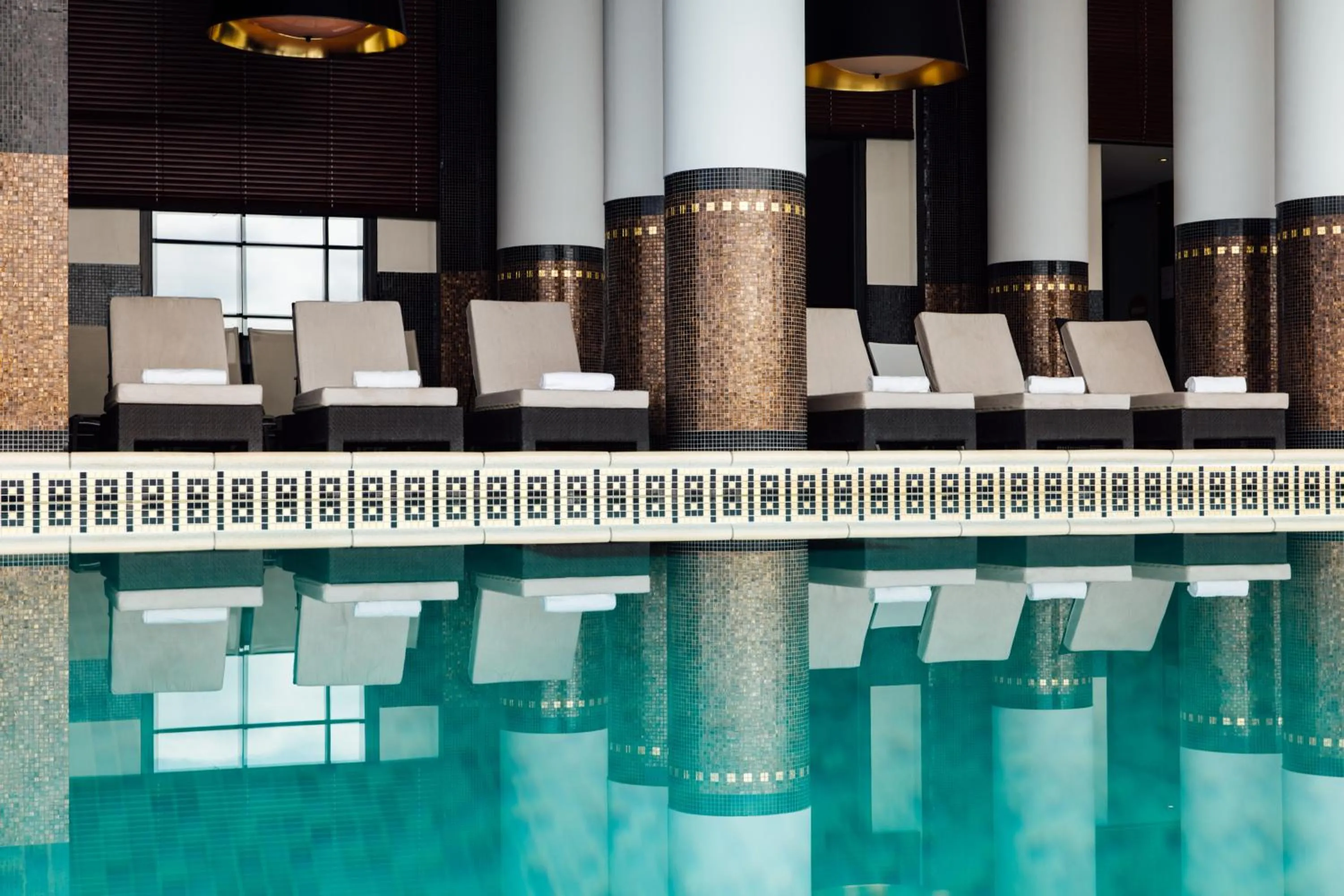 Swimming pool in Hôtel Barrière le Grand Hôtel Enghien-les-Bains