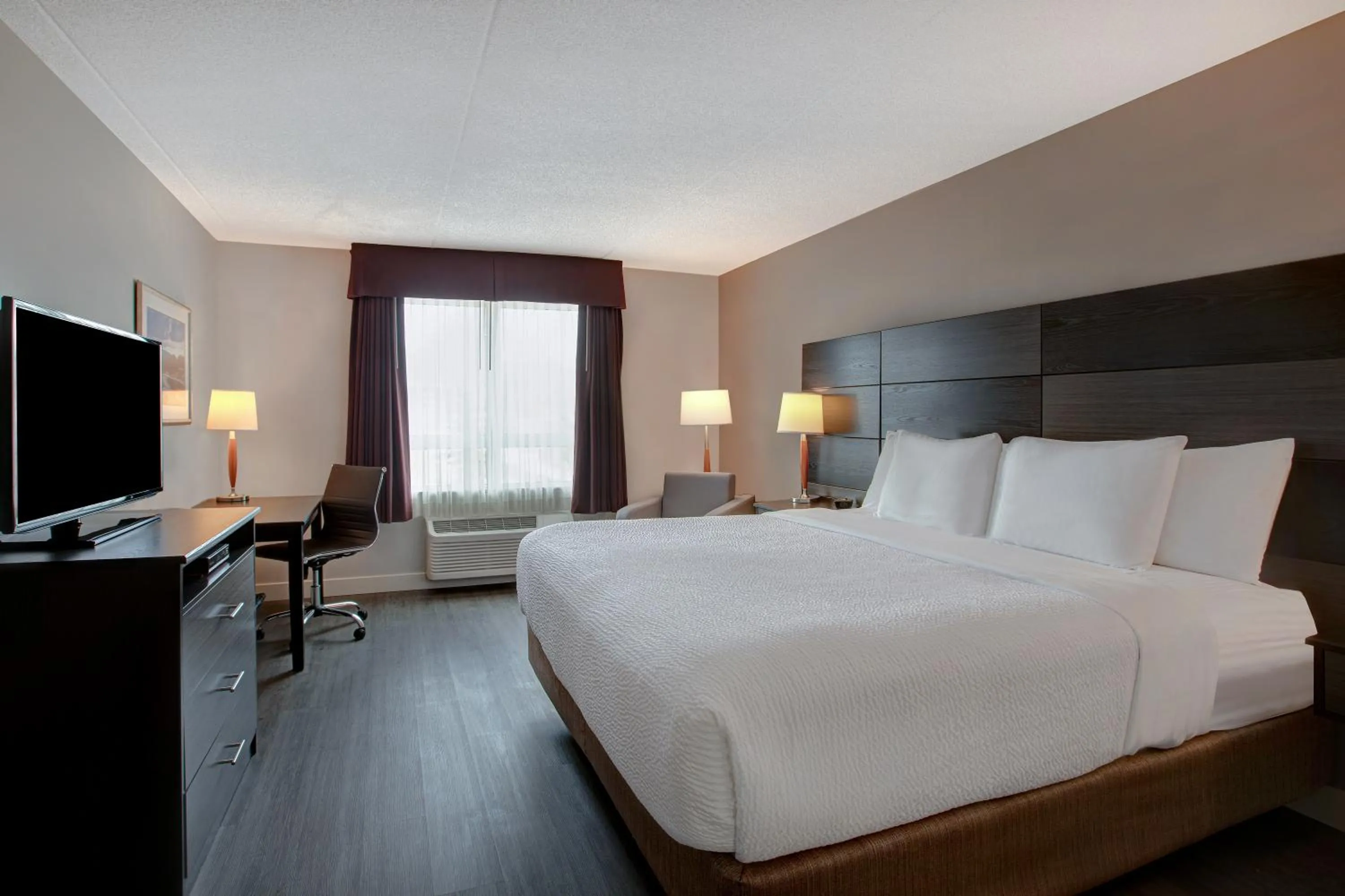 Bedroom, Bed in Days Inn & Suites by Wyndham Collingwood