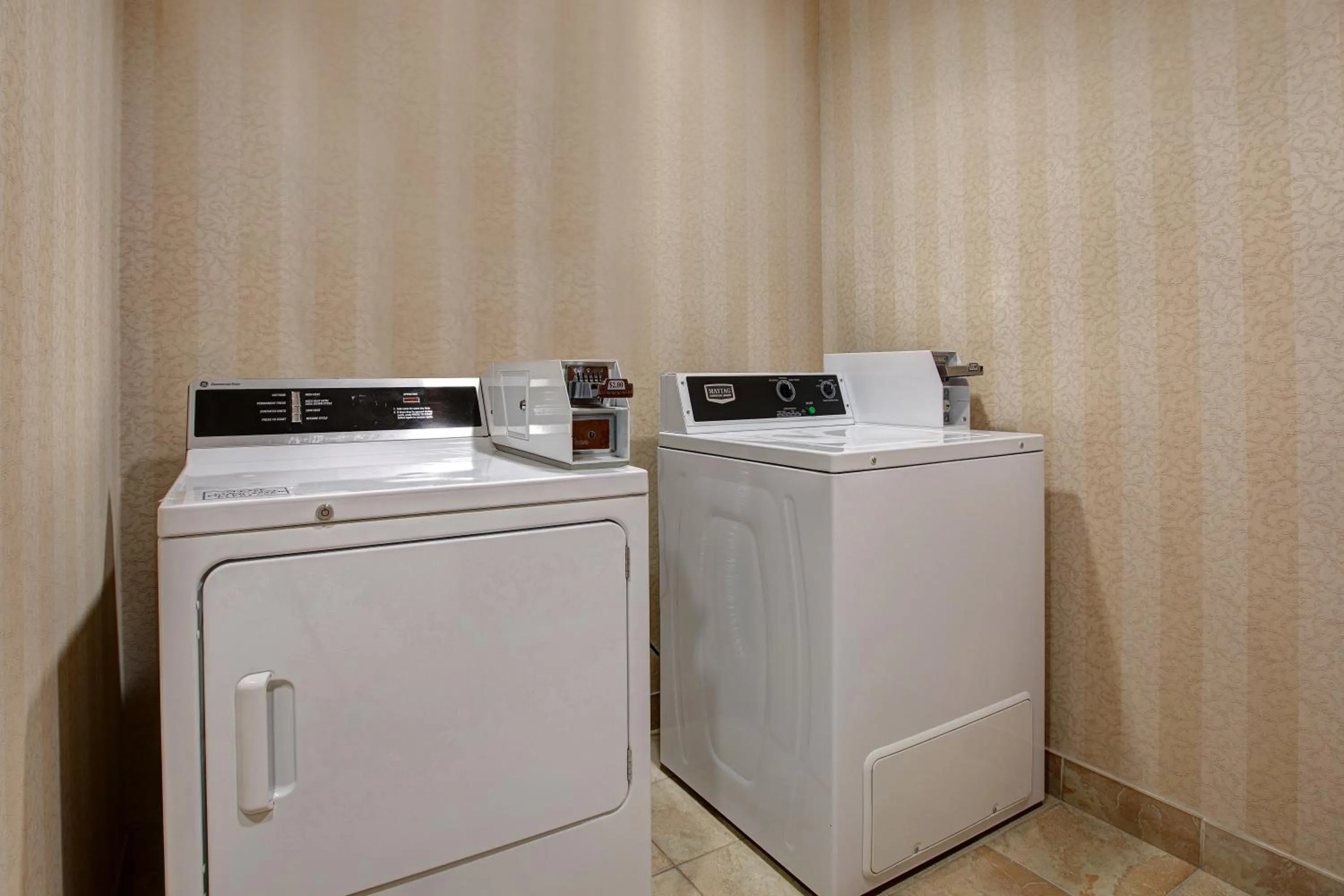 laundry in Days Inn & Suites by Wyndham Collingwood