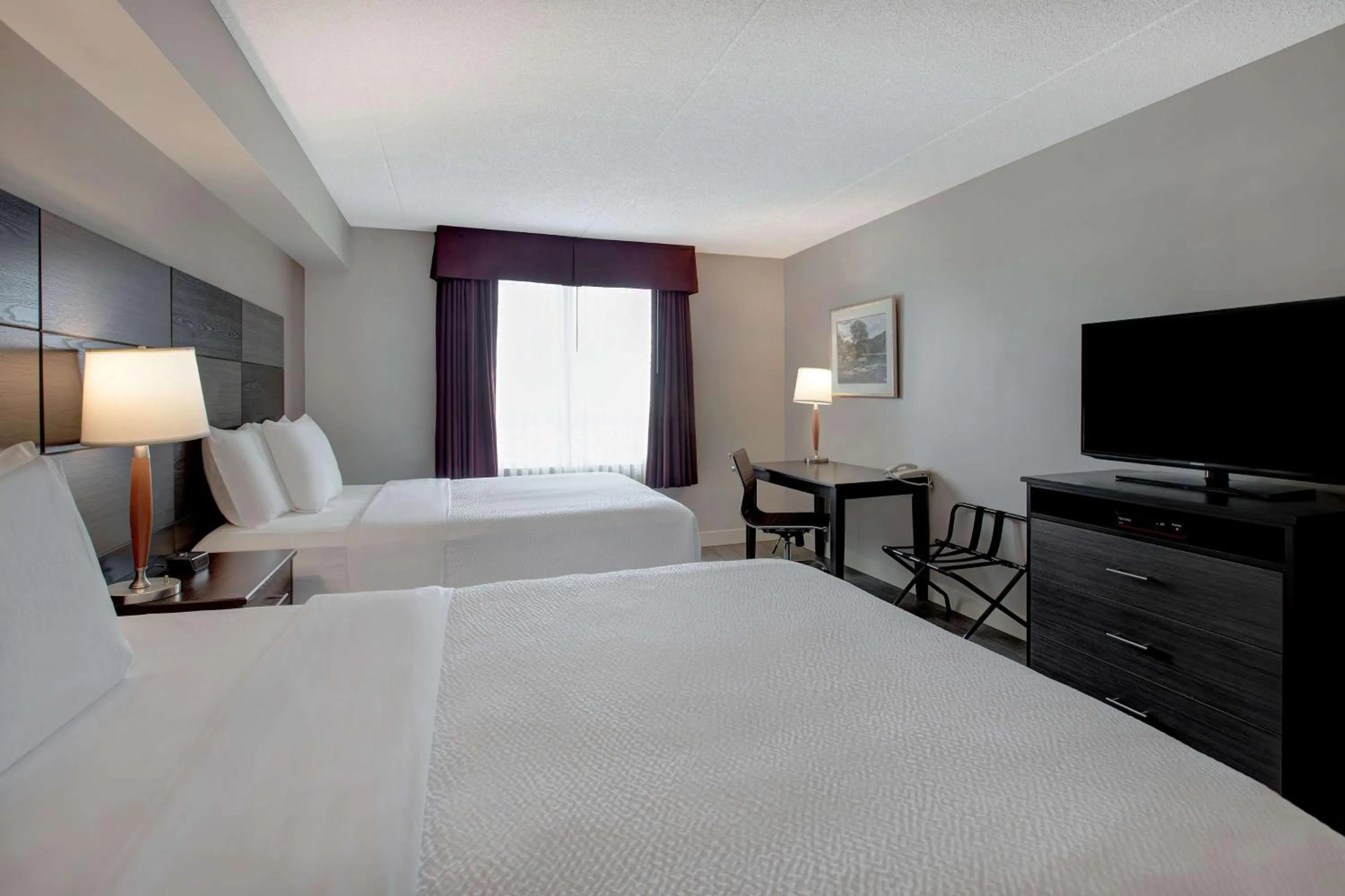 Photo of the whole room, Bed in Days Inn & Suites by Wyndham Collingwood