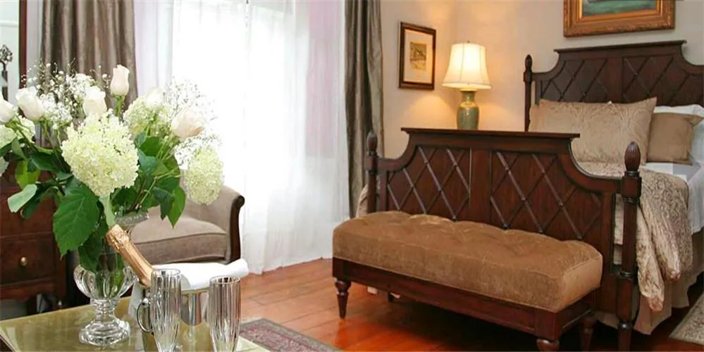 Bed in Historic Lyons House