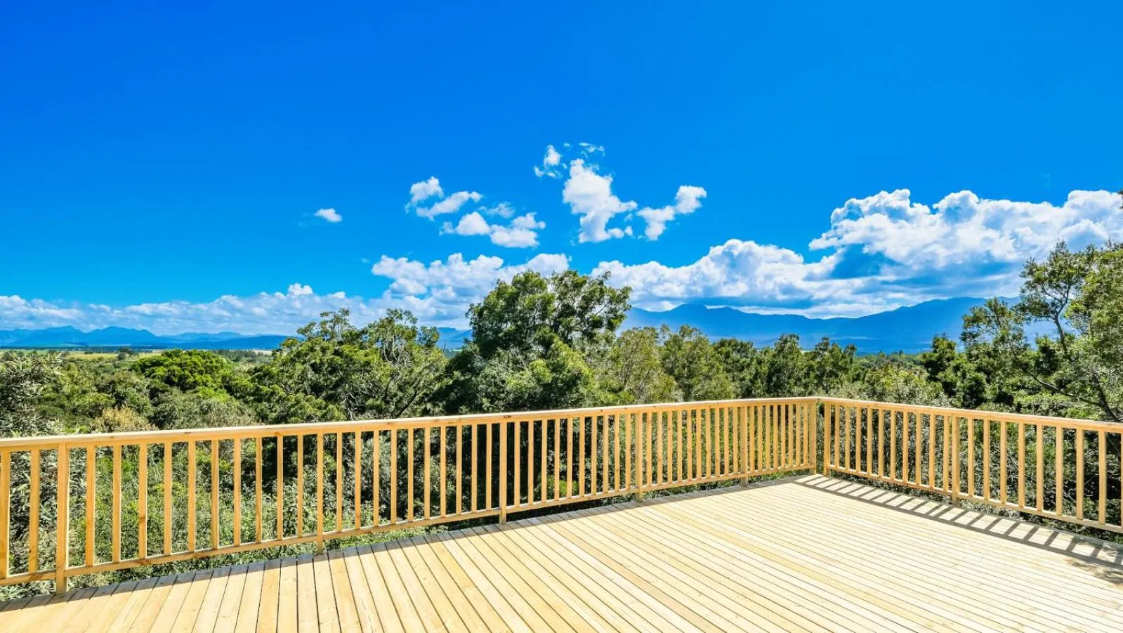 Property building in Teniqua Treetops