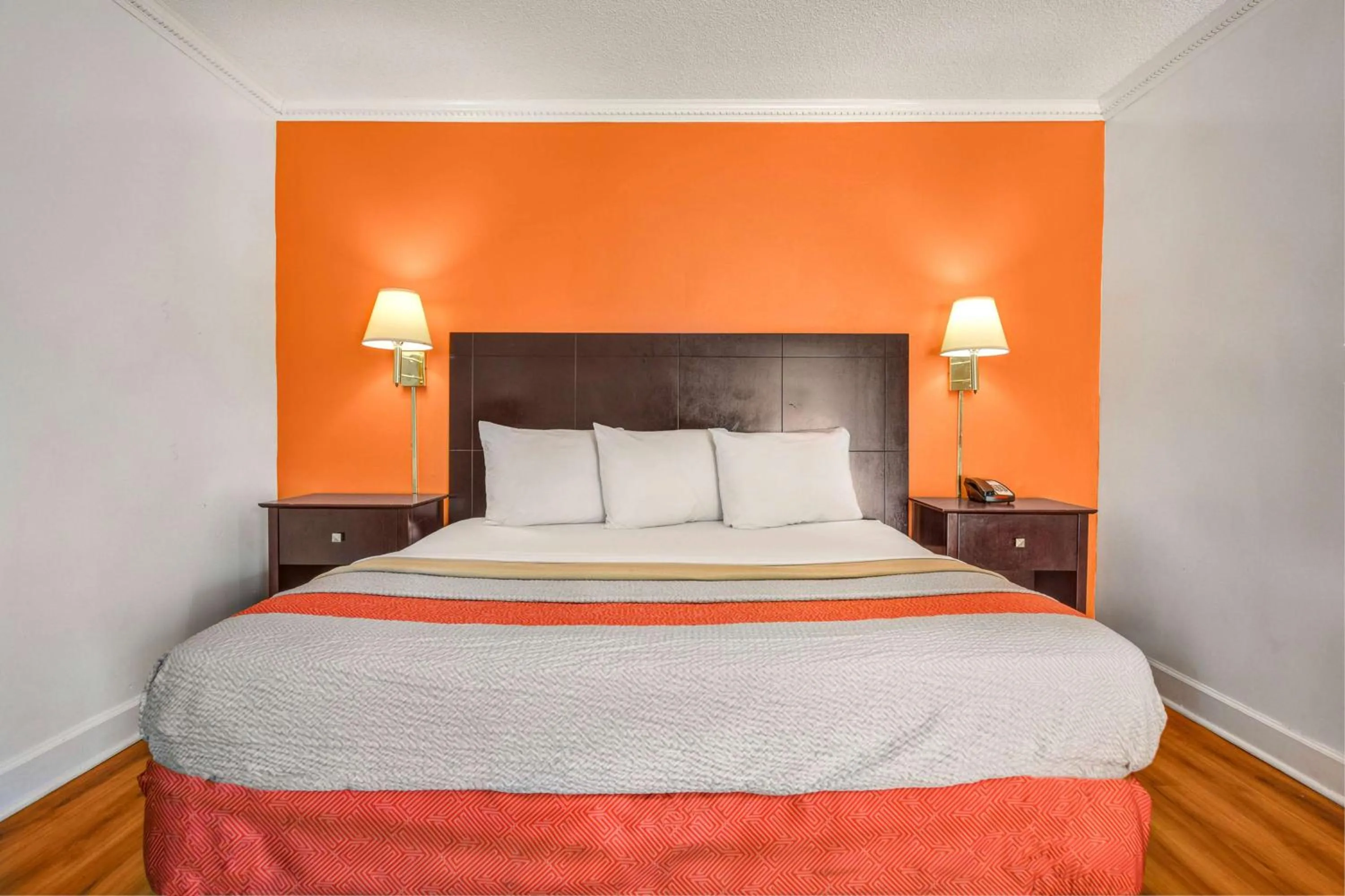 Photo of the whole room, Bed in Motel 6-Americus, GA