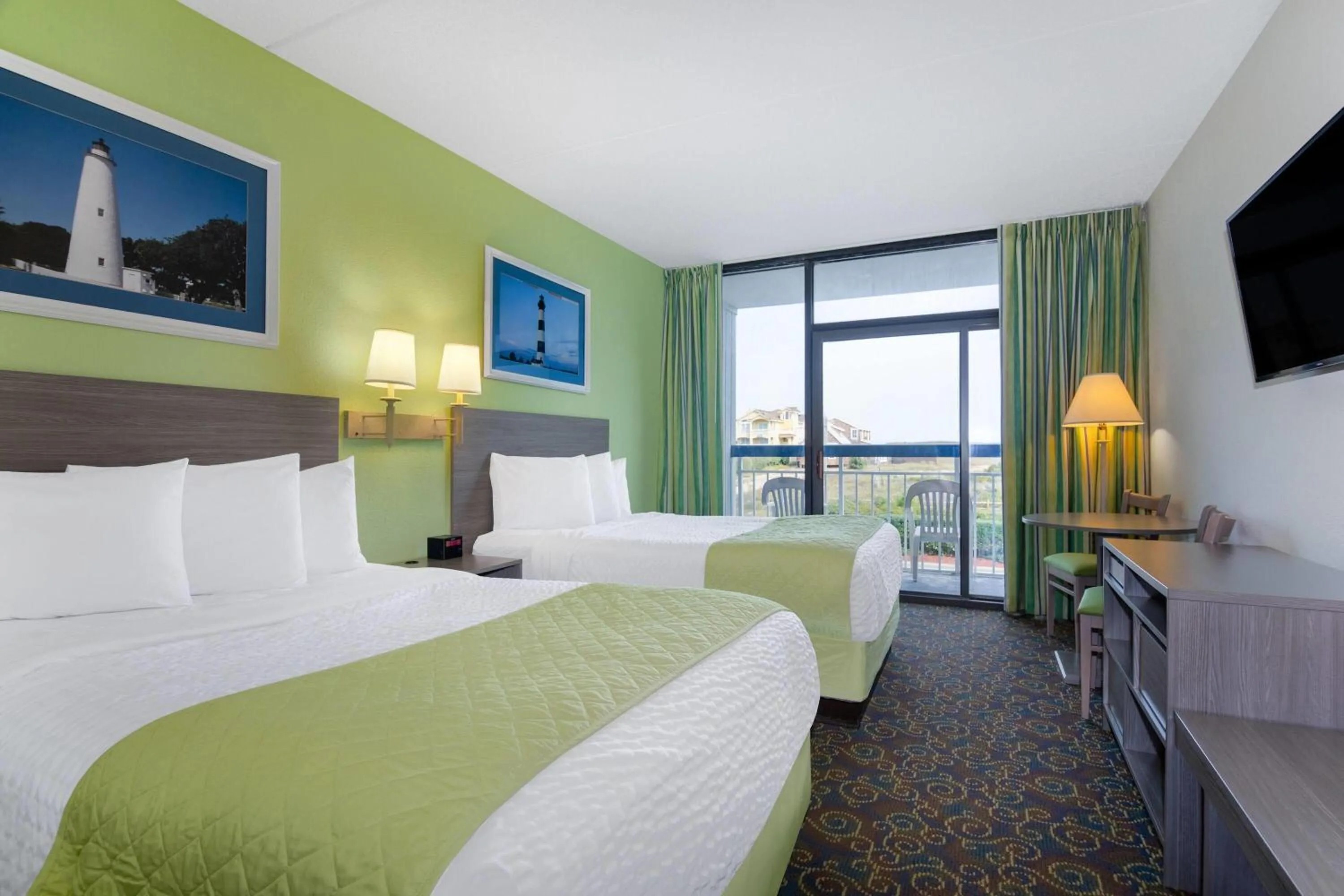 Photo of the whole room, Bed in Travelodge by Wyndham Outer Banks/Kill Devil Hills