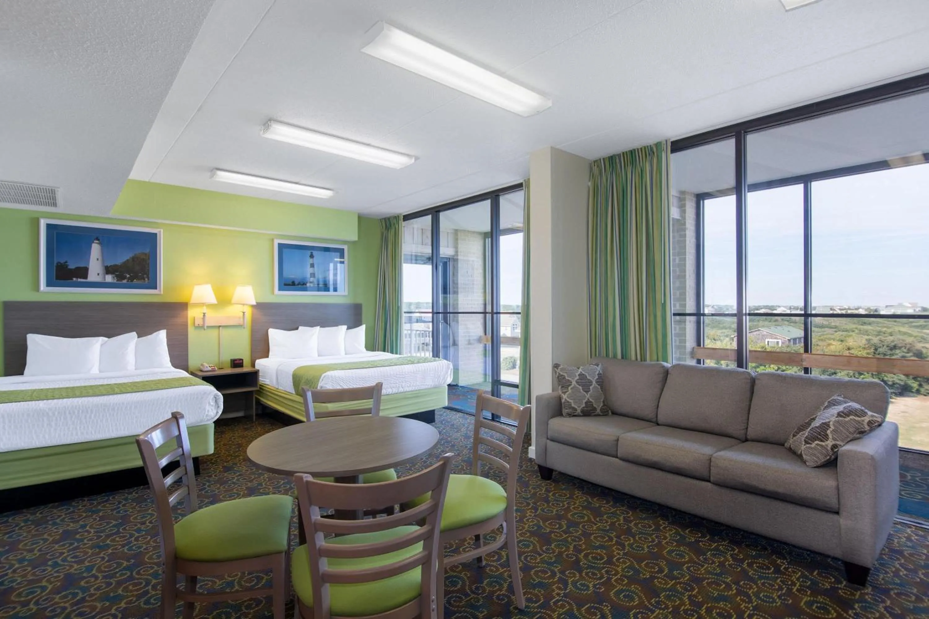 Photo of the whole room, Bed in Travelodge by Wyndham Outer Banks/Kill Devil Hills