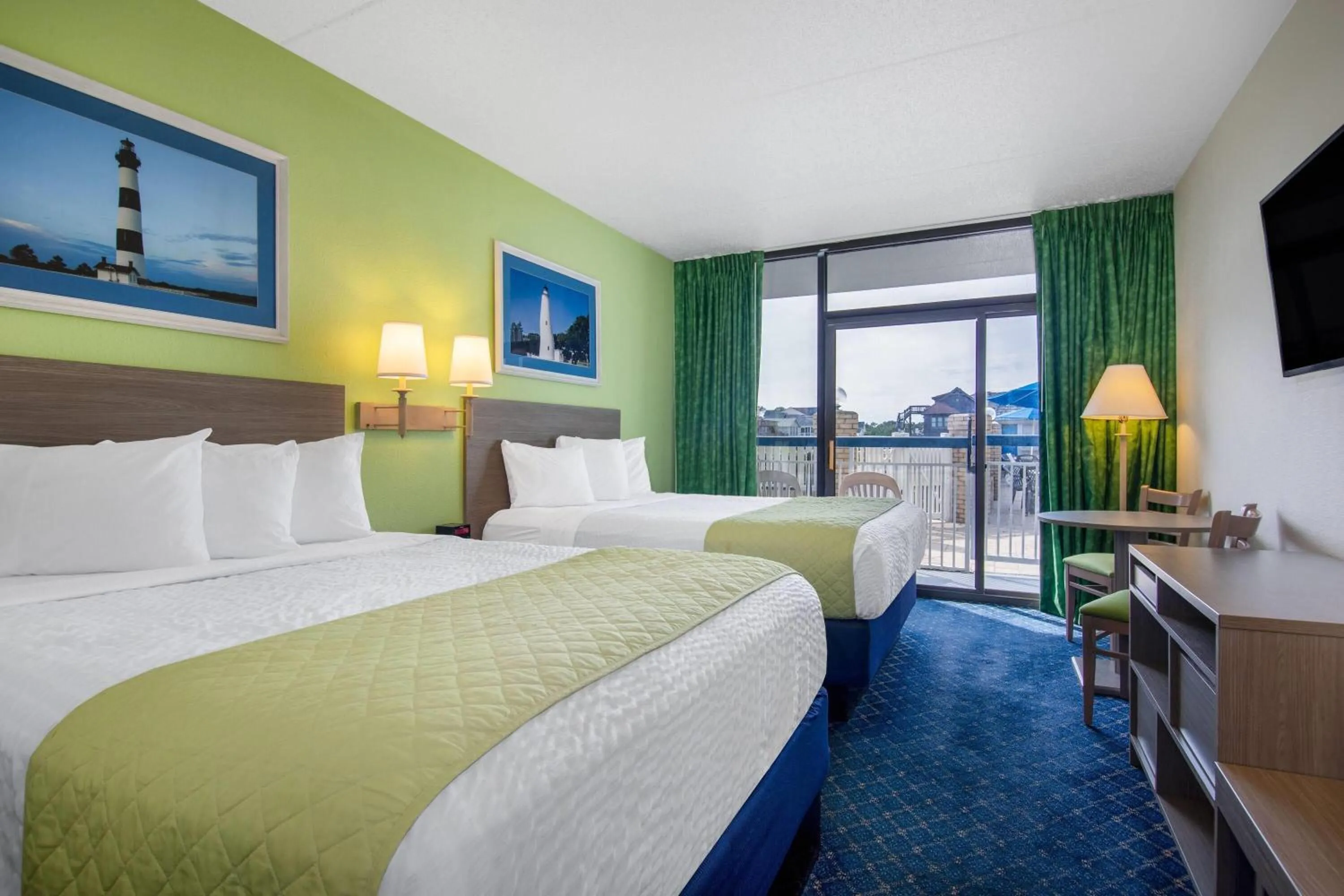 Photo of the whole room, Bed in Travelodge by Wyndham Outer Banks/Kill Devil Hills