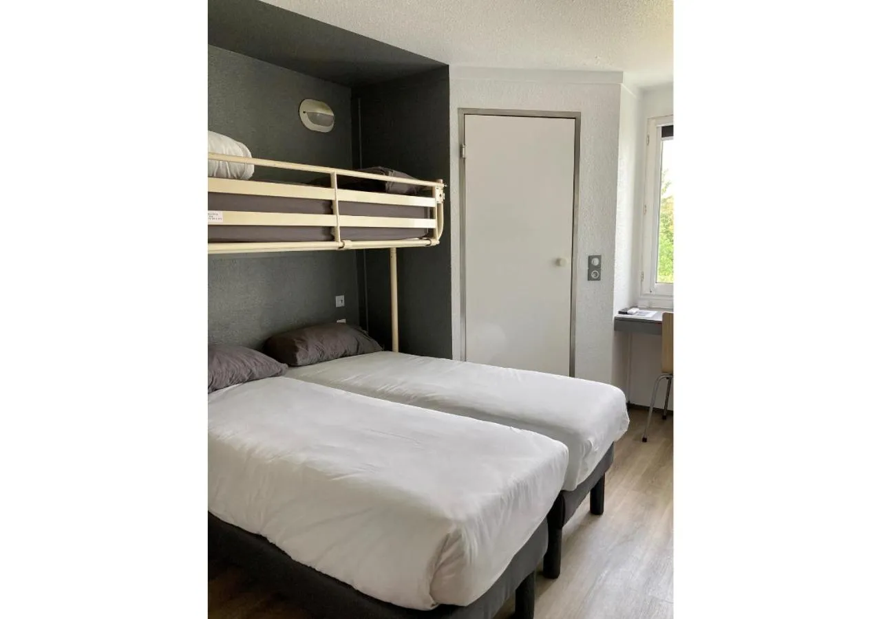 Garden view, Bed in Première Classe La Rochelle Sud-Aytré