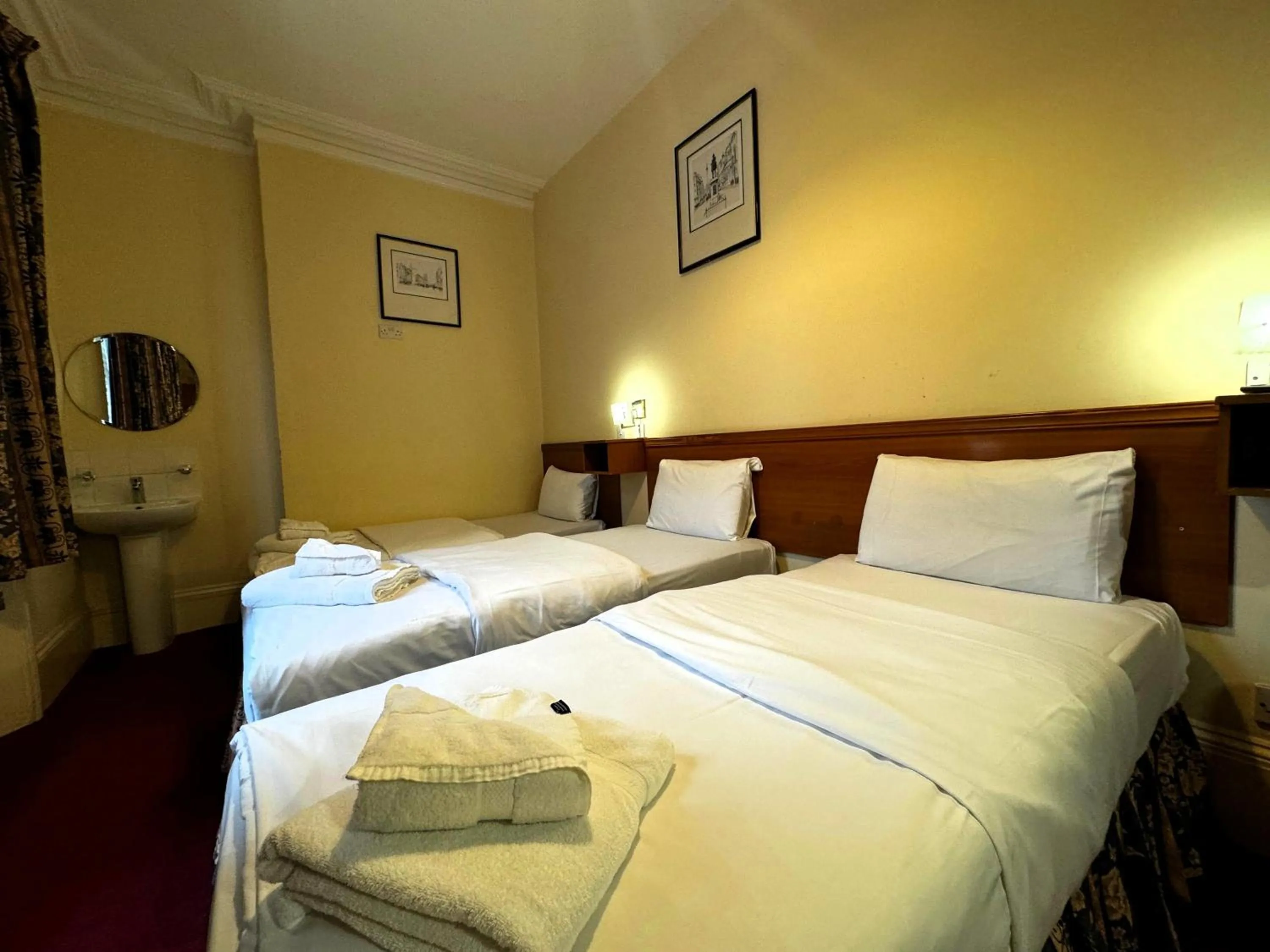 Bed in Bridge Park Hotel