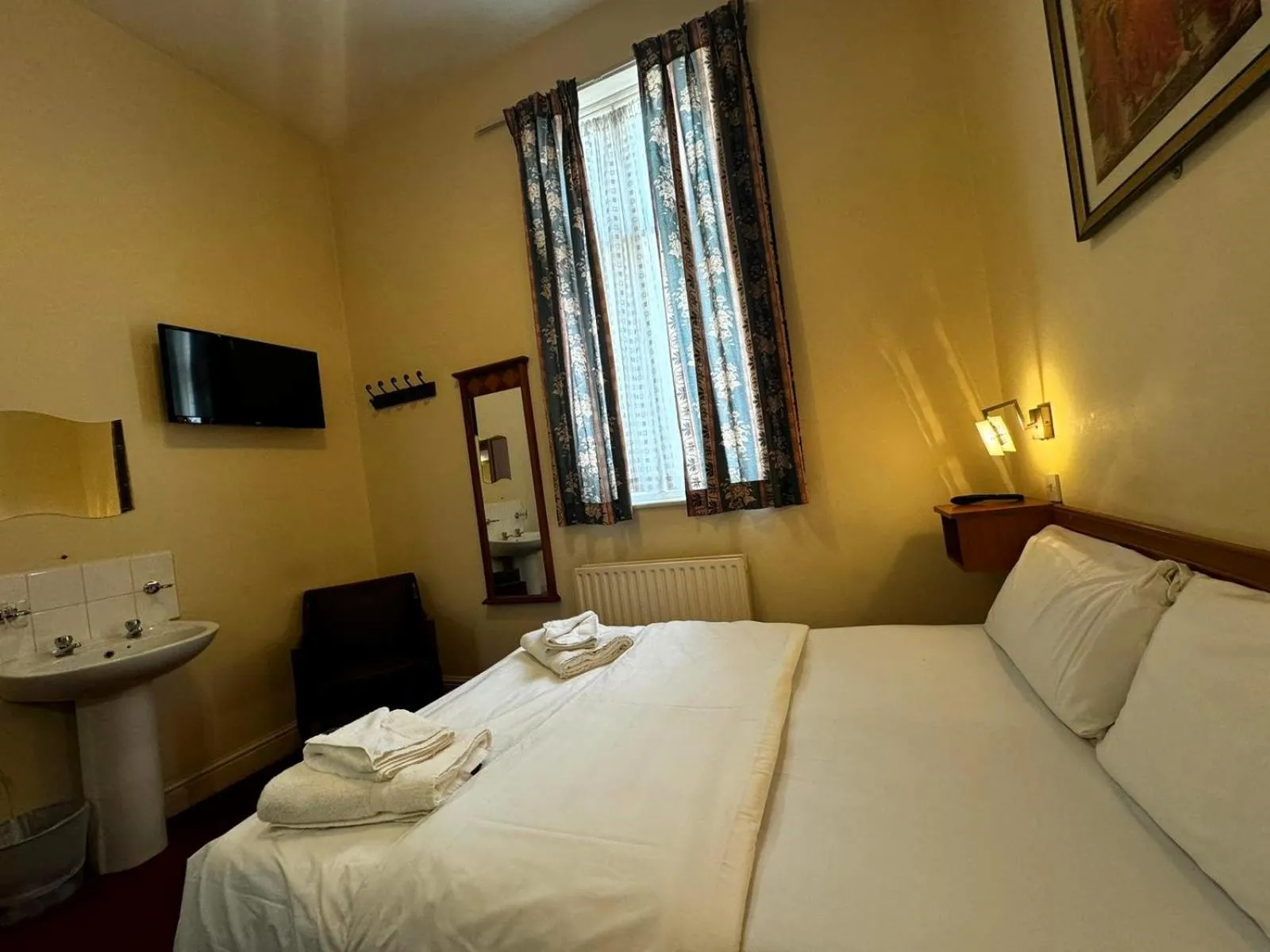 Bed in Bridge Park Hotel